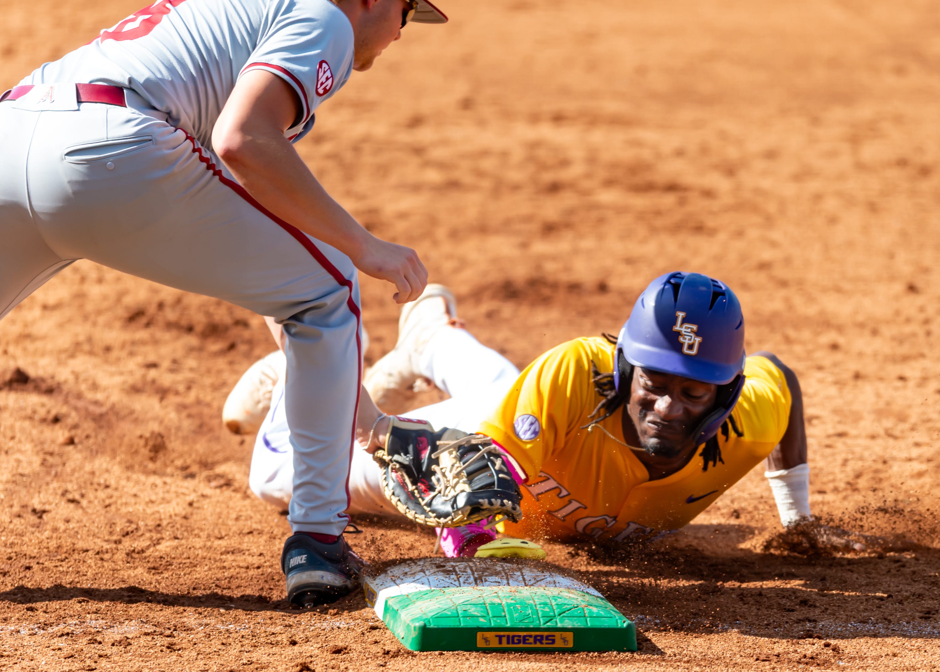 LSU vs. Arkansas Predictions, Odds & Best Bet Tonight: Who'll Win in Omaha?