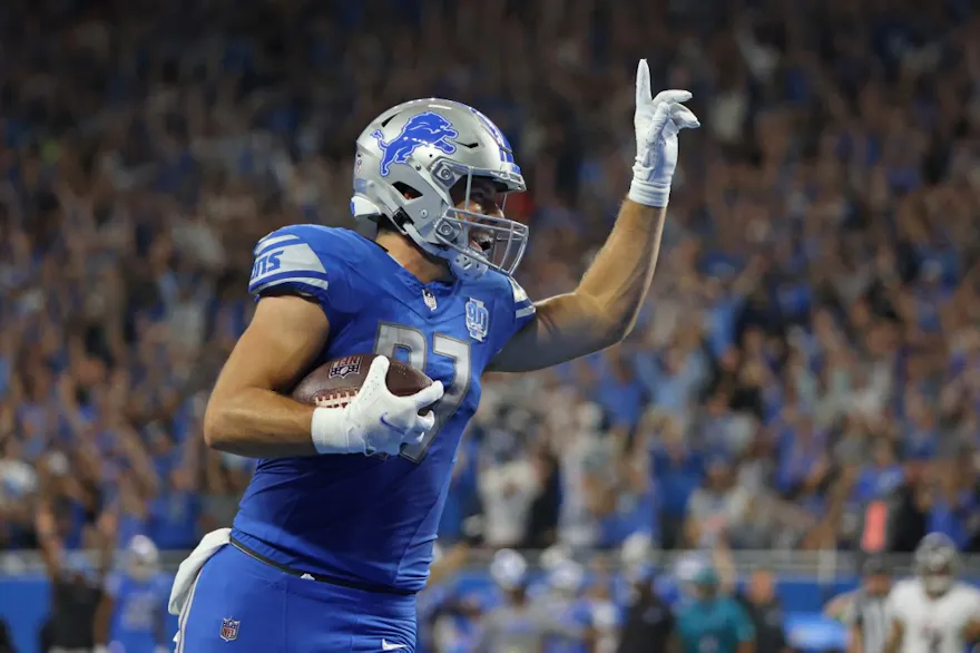Detroit Lions tight end Sam LaPorta (87) scores a touchdown as we look at our anytime and first touchdown scorer predictions for Week 4.