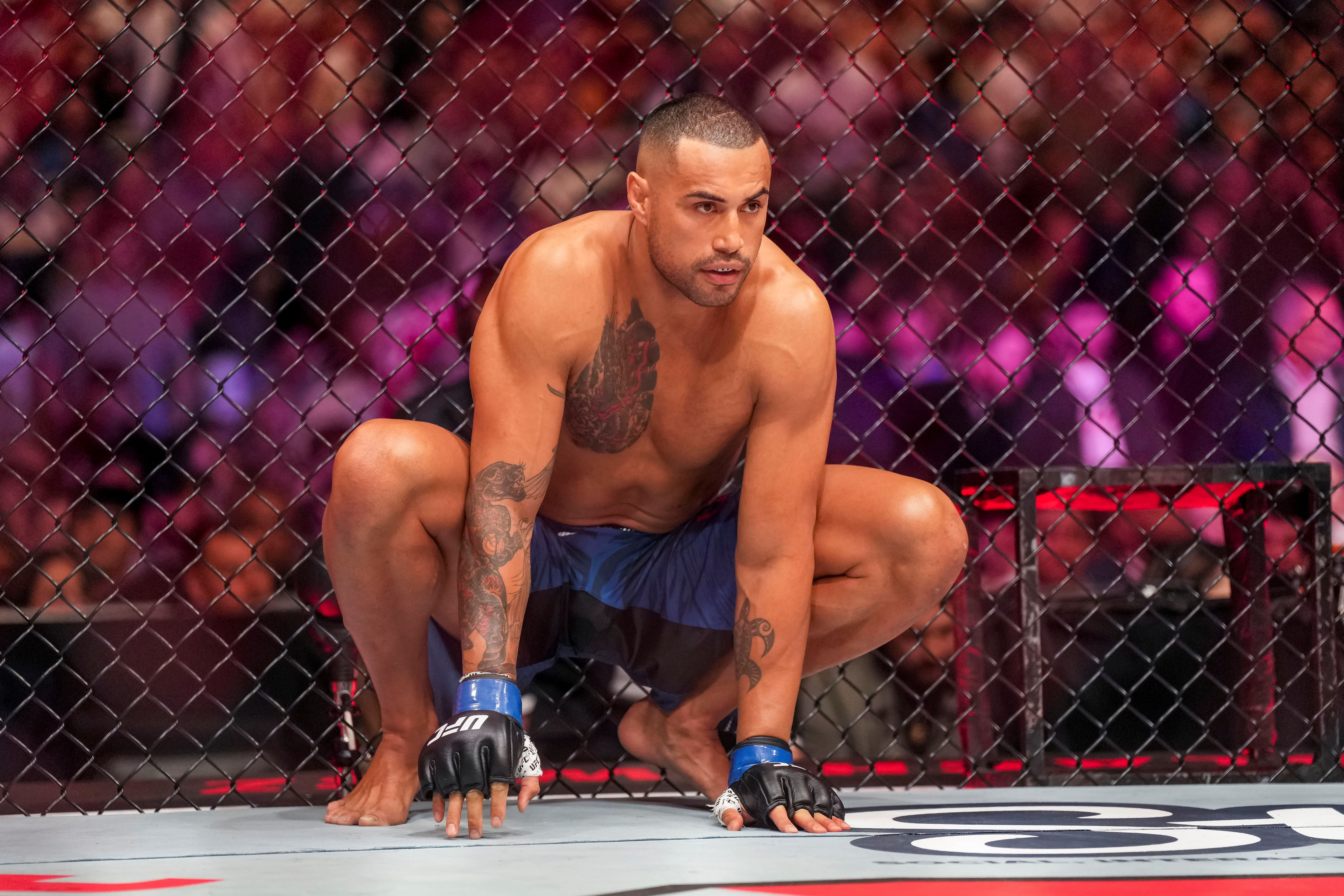 Carlos Ulberg prepares for a fight as we look at the best live UFC 327 odds.