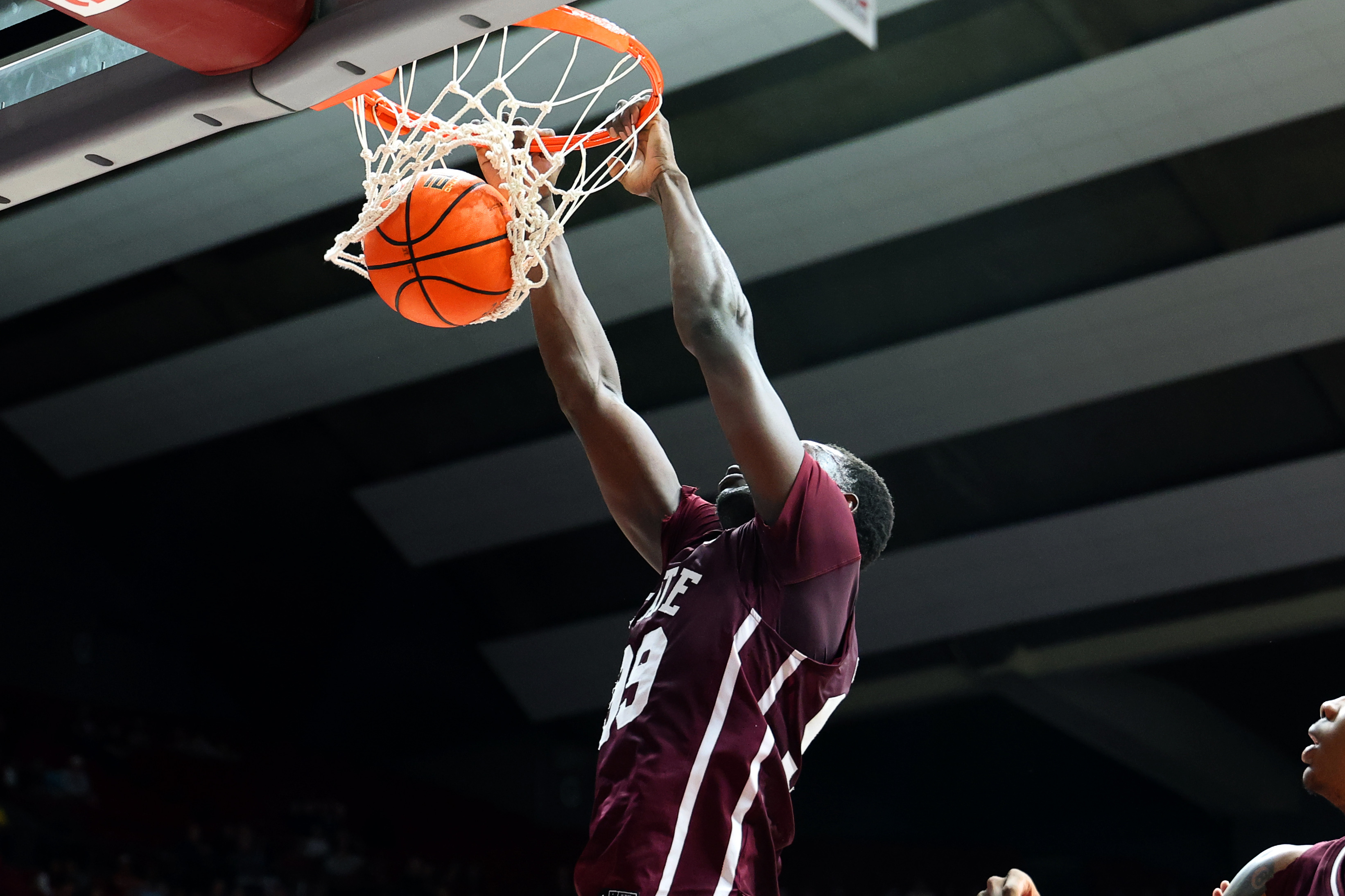 Mississippi State Bulldogs forward Achor Achor dunks the ball as we look at the state of Mississippi online sports betting. 