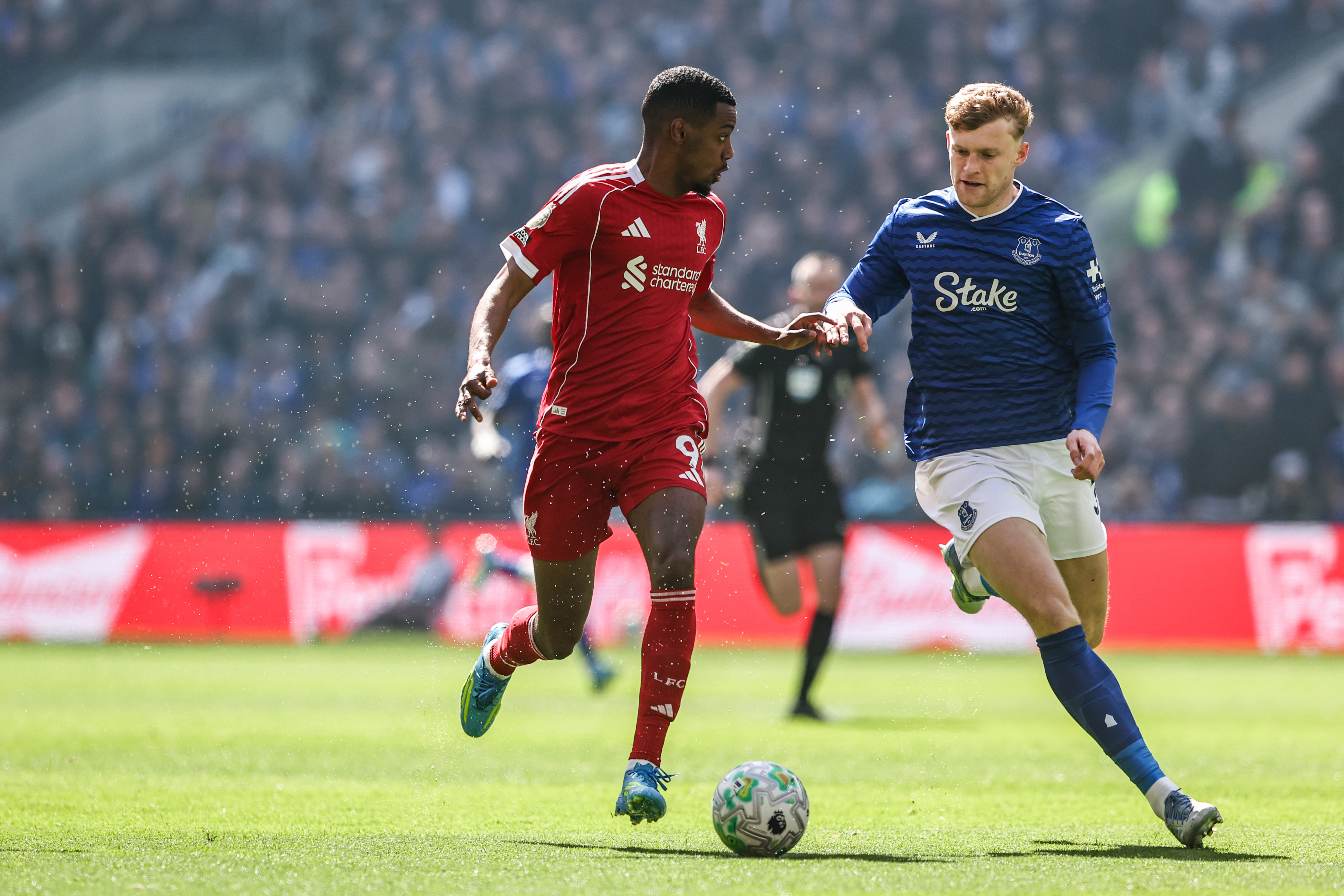 Alexander Isak of Liverpool breaks with the ball as we break down our Liverpool vs. Crystal Palace prediction.