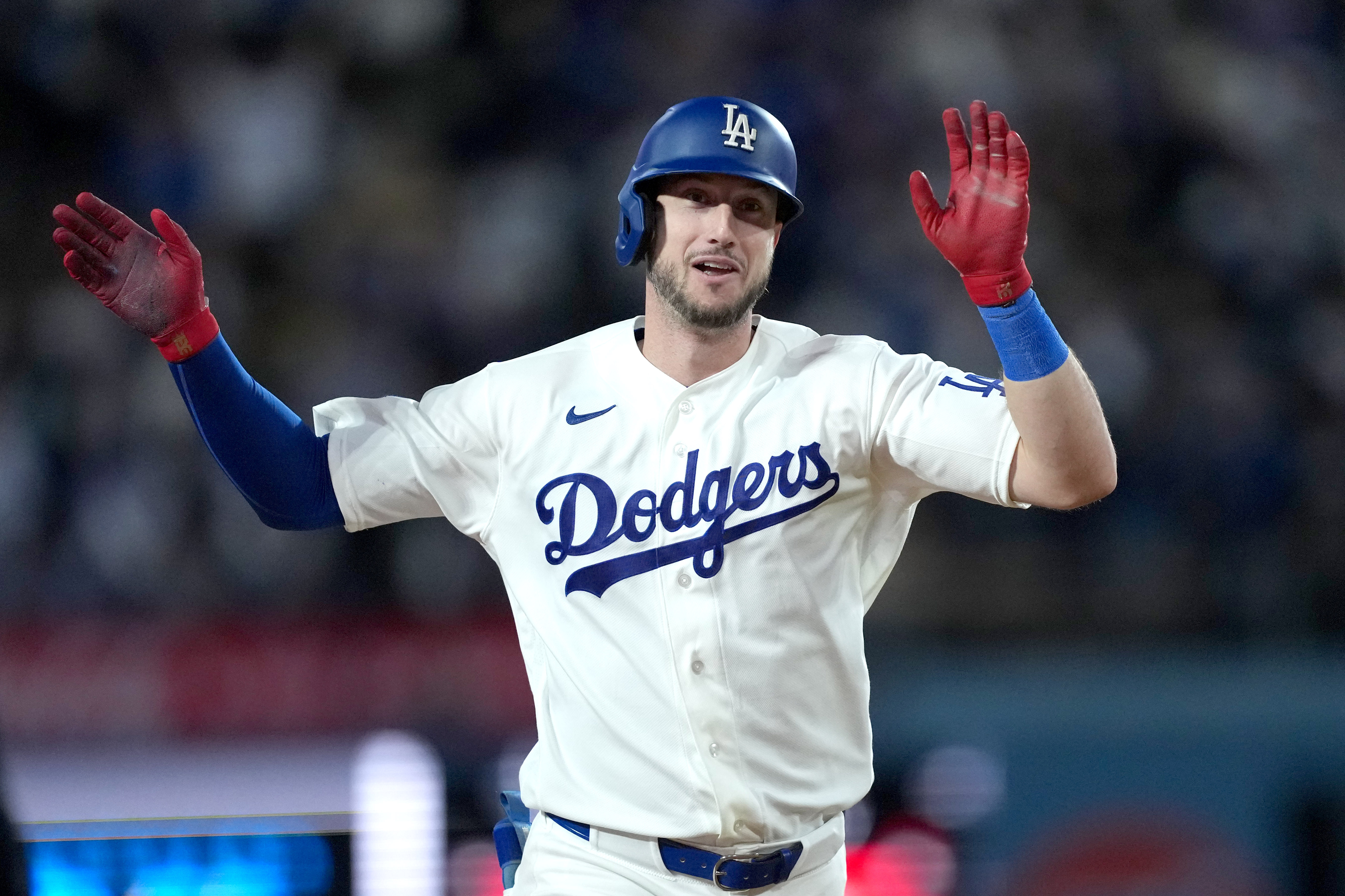  Los Angeles Dodgers right fielder Kyle Tucker runs the bases after hitting a home run in the eighth inning against the New York Mets at Dodger Stadium. 