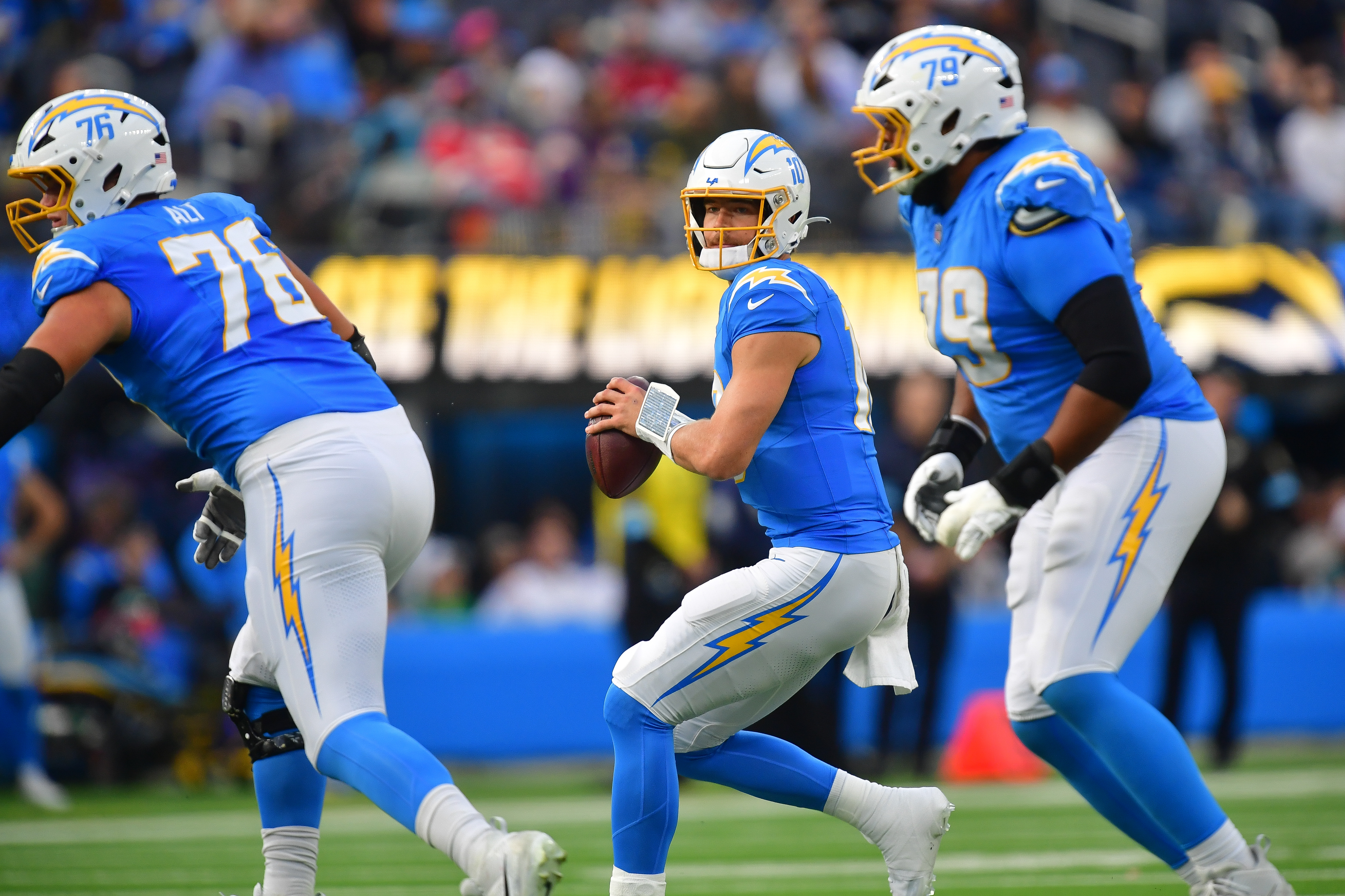 Broncos vs. Chargers Early Picks, Predictions & Odds for TNF Week 16