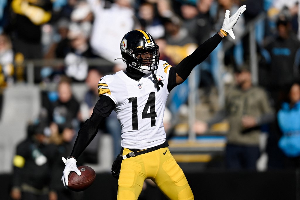 Best NFL Prop Bets for Steelers vs. Raiders on Sunday Night Football