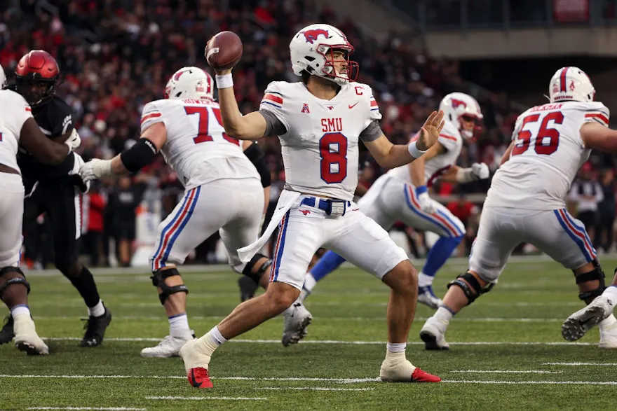 Tanner Mordecai of the SMU Mustangs throws a pass in the second quarter against the Cincinnati Bearcats.