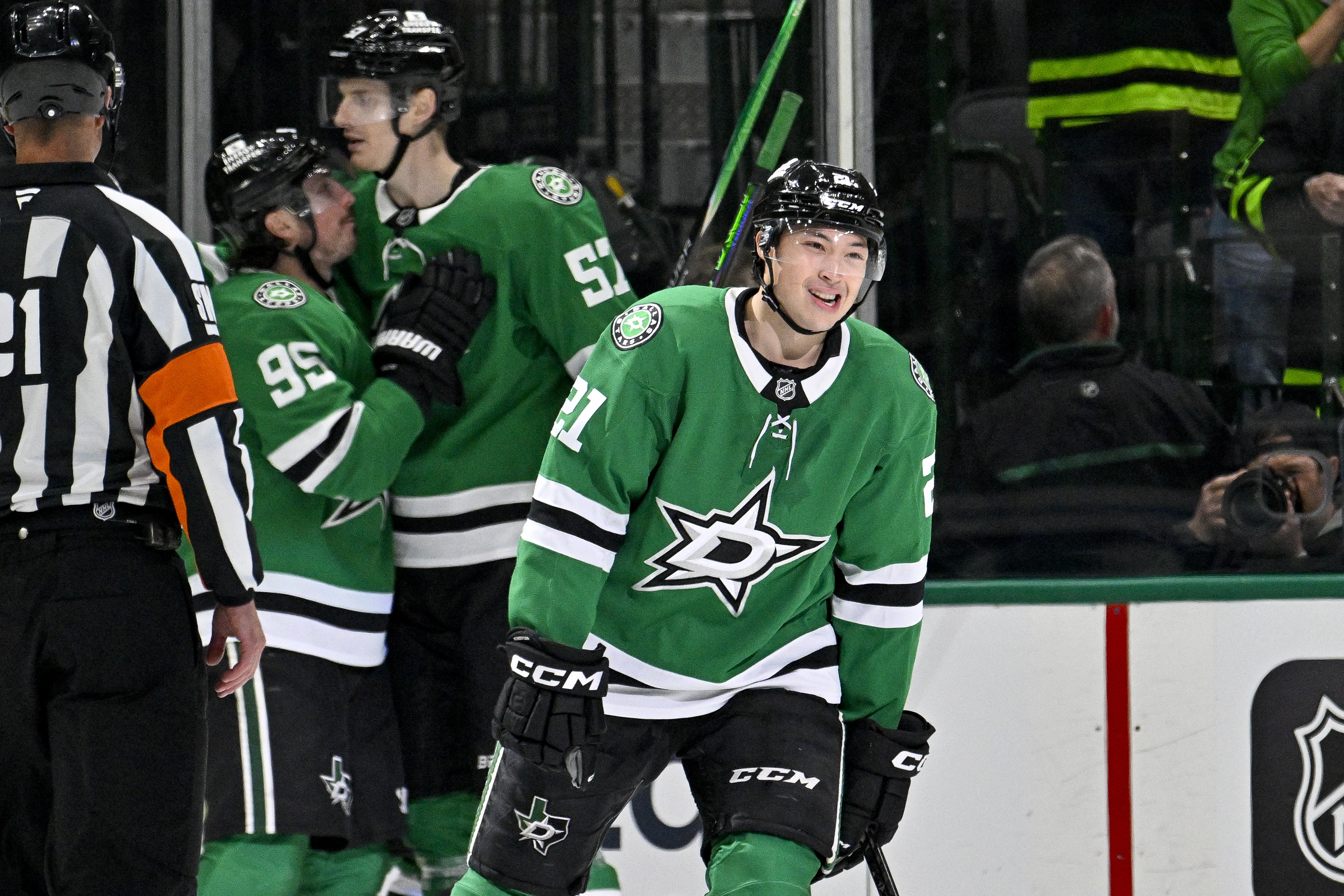 Dallas Stars left wing Jason Robertson (21) smiles after he scores the game tying goal as we break Stars vs. Sabres Prediction & Odds.
