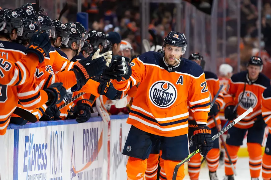 Oilers vs. Canucks prediction: NHL odds, pick, best bets