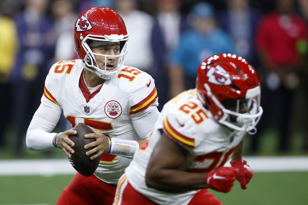 Titans vs Chiefs Same Game Parlay: Travis Kelce, Isiah Pacheco