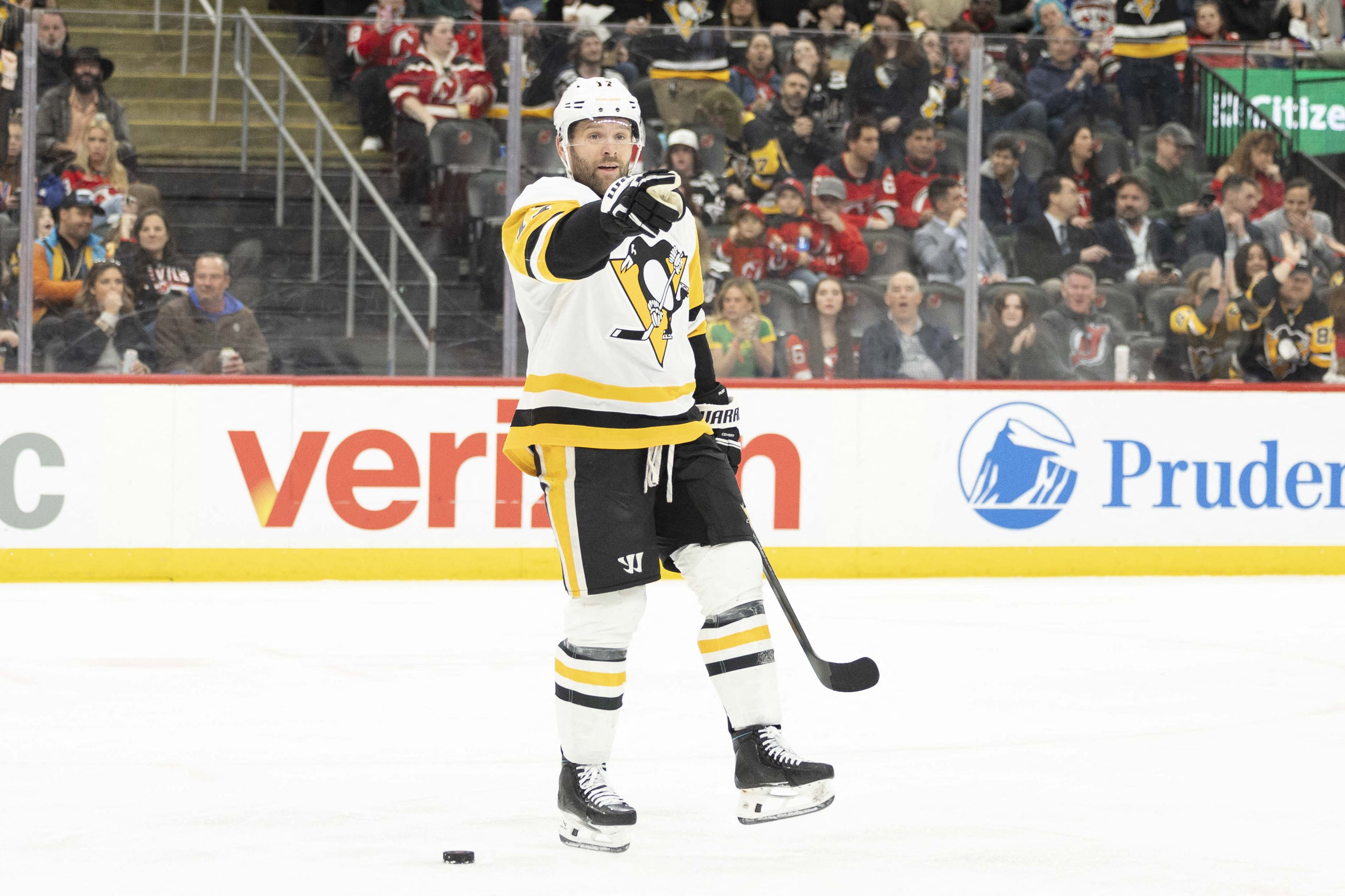 Pittsburgh Penguins right wing Bryan Rust celebrates as we make our best Capitals vs. Penguins prediction.