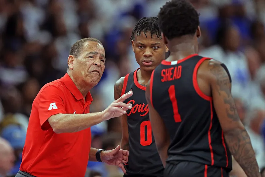 Head coach Kelvin Sampson of the Houston Cougars instructs Marcus Sasser as we offer up our March Madness betting guide