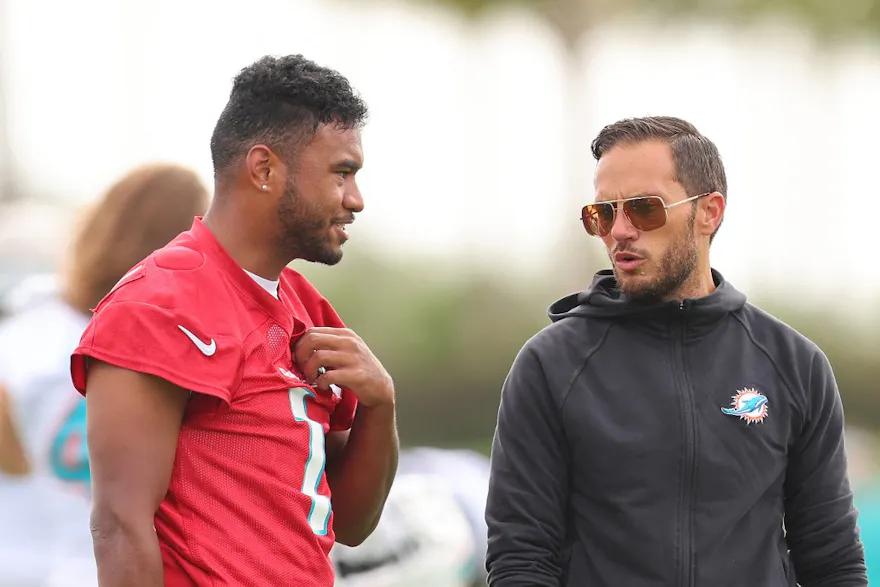 Head coach Mike McDaniel of the Miami Dolphins talks with Tua Tagovailoa during training camp. Photo by Michael Reaves/Getty Images via AFP.