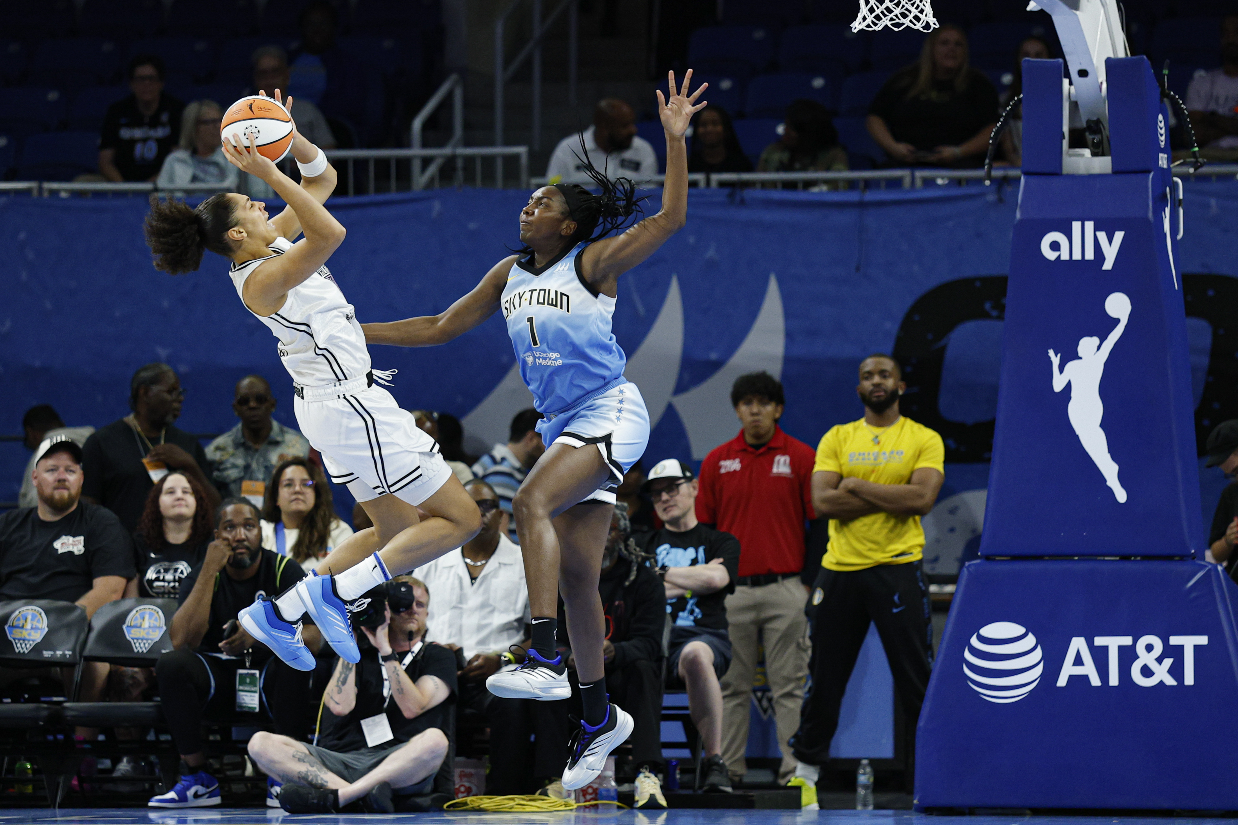 Valkyries vs. Sky Predictions, Odds & WNBA Best Bets: Aug. 15