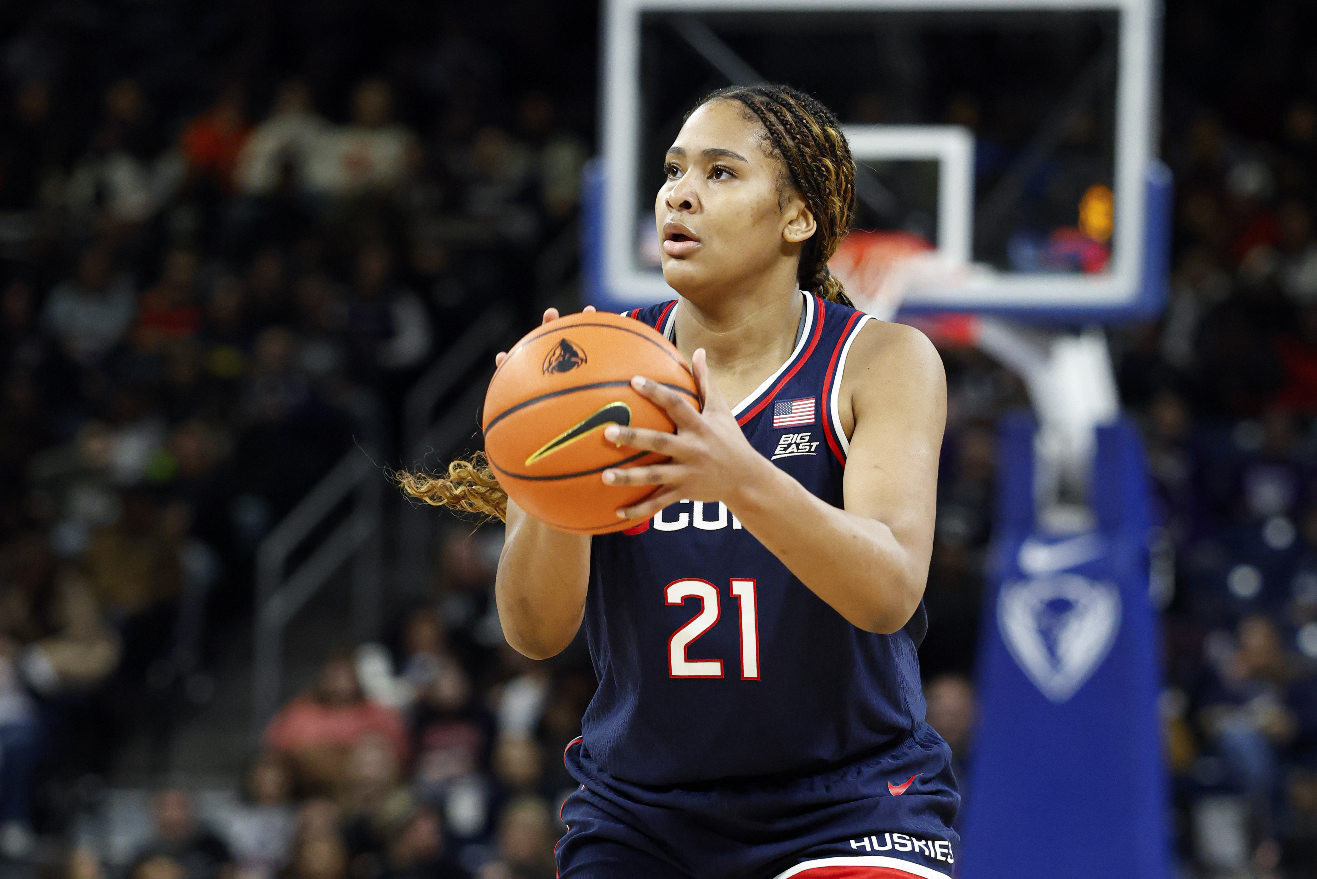 UConn Huskies forward Sarah Strong (21), seen here looking to shoot, is featured in our UTSA vs. UConn prediction.