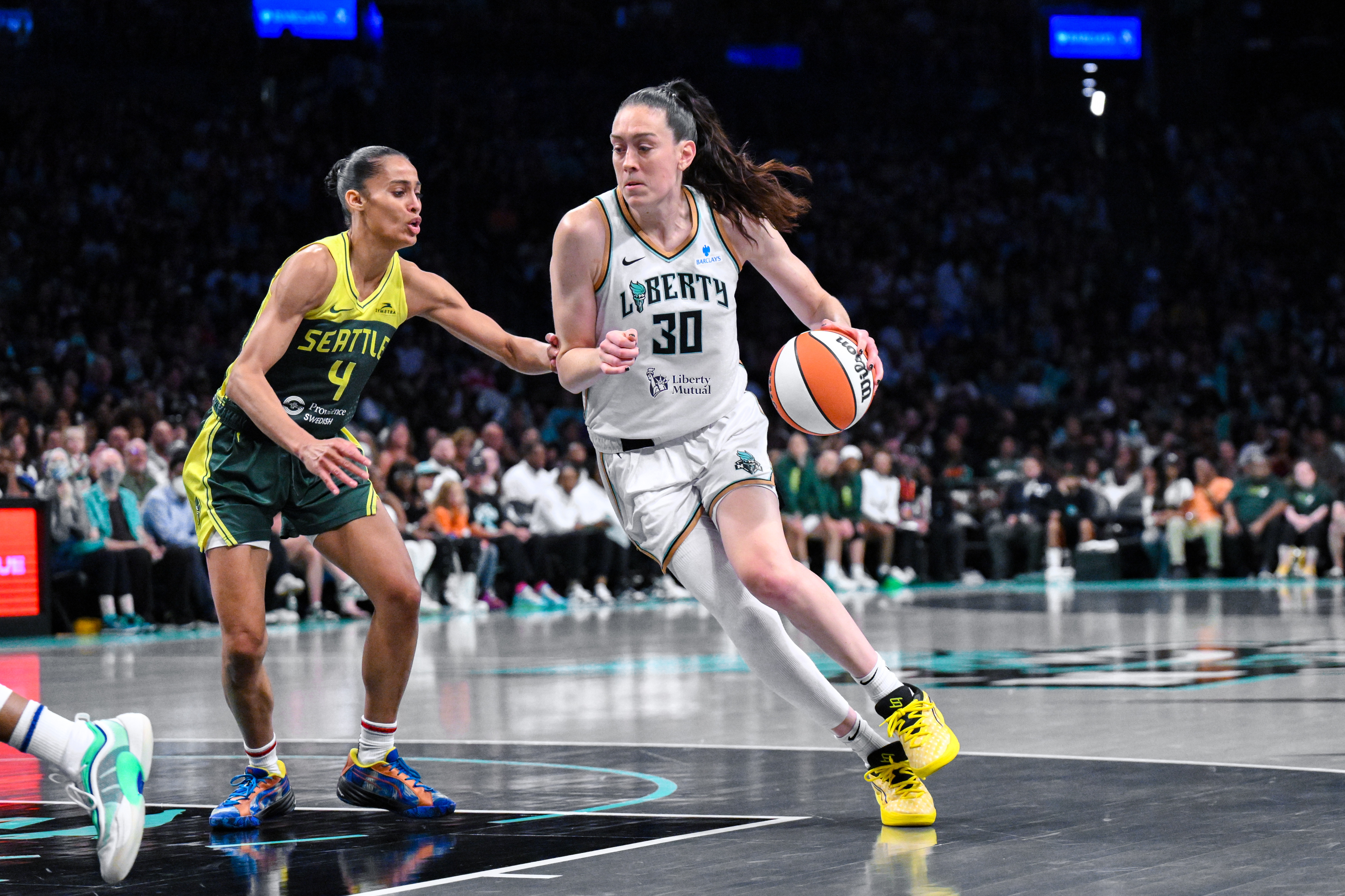 Sun vs. Liberty Prediction, WNBA Betting Odds & Expert Picks Tonight: Aug. 25