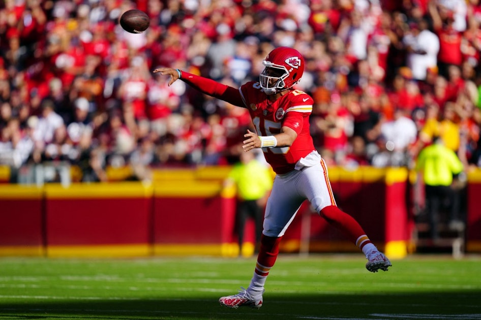 NFL Prop Pick: Bet $5, Win $200 if Patrick Mahomes Throws for ONE YARD vs  Jags