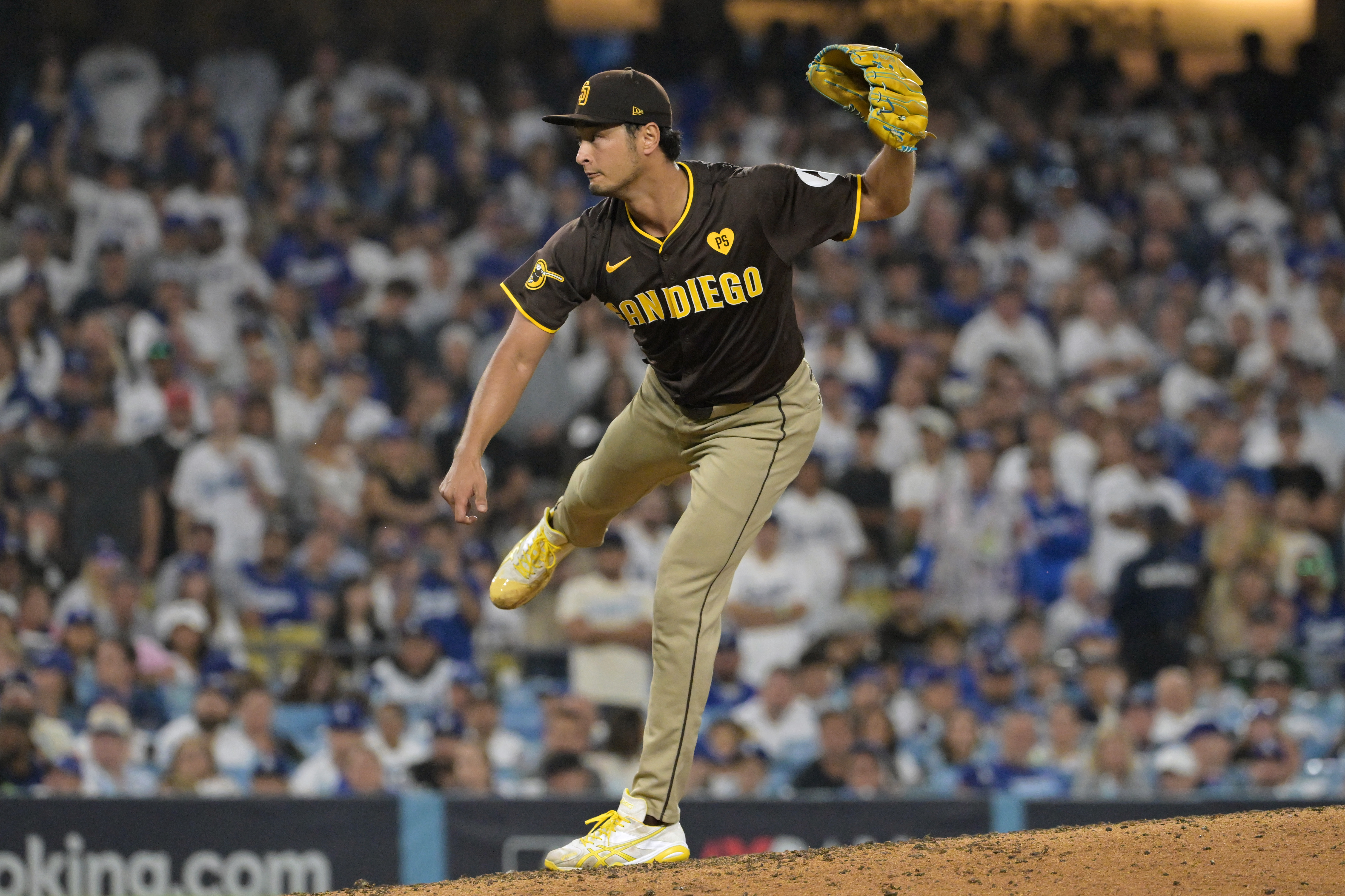 Padres vs. Dodgers Prediction, Picks & Odds for Today's NLDS Game 5