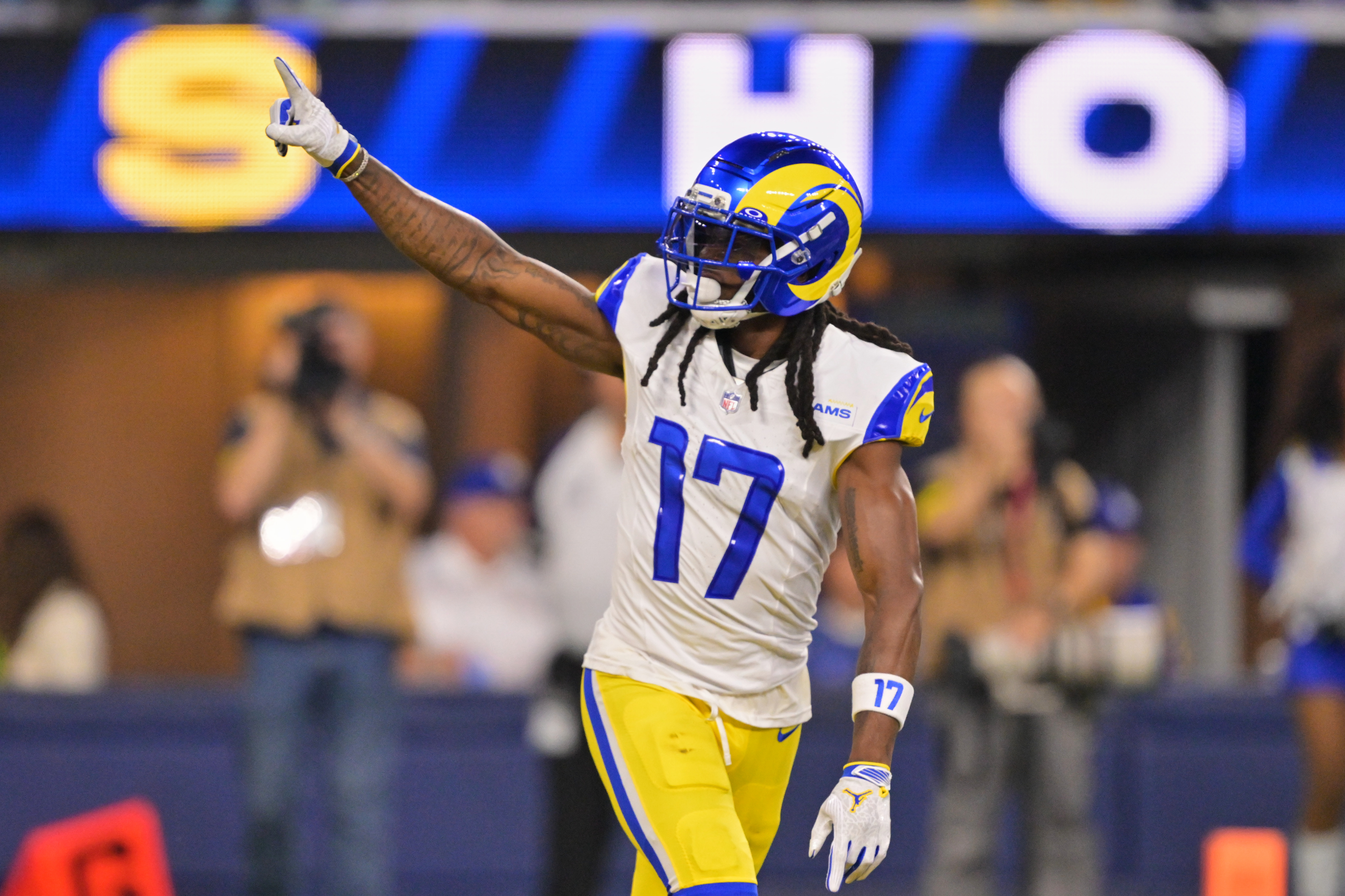 Los Angeles Rams wide receiver Davante Adams (17) acknowledges the crowd as we break down the latest Davante Adams injury update for Monday Night Football.