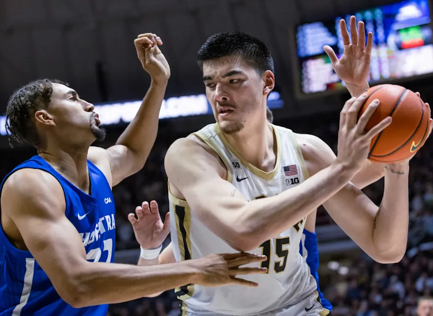 Nelson Boachie-Yiadom of the Hofstra Pride defends against Zach Edey of the Purdue Boilermakers at Mackey Arena in West Lafayette, Indiana. Photo by Michael Hickey/Getty Images via AFP.