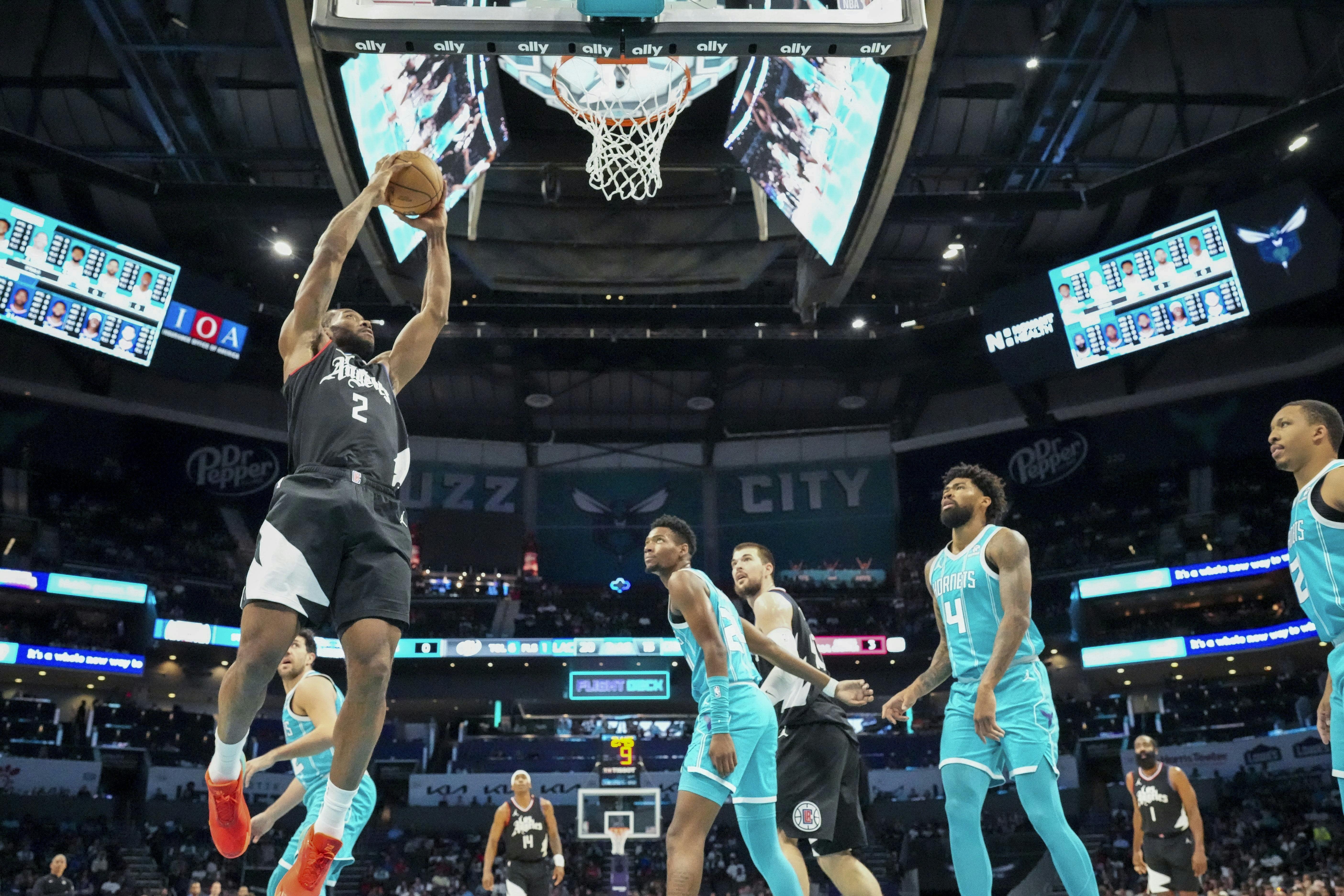 LA Clippers forward Kawhi Leonard goes up for a basket against the Charlotte Hornets.