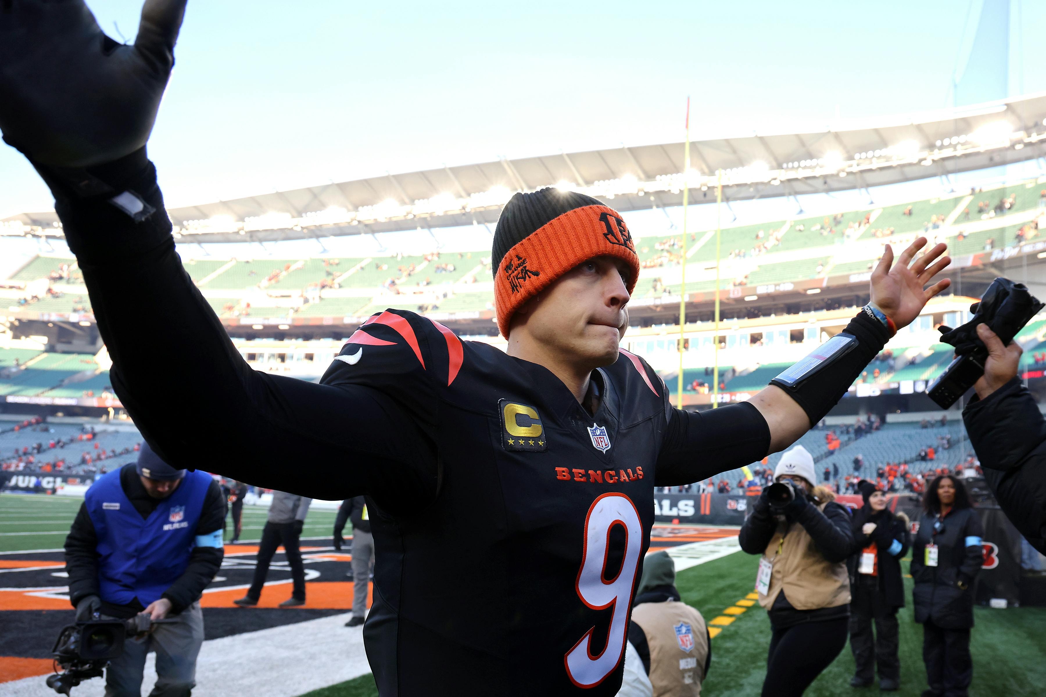 Cincinnati Bengals quarterback Joe Burrow celebrates a win against the Cleveland Browns. Photo by Joseph Maiorana via Imagn Images as we analyze the 2024-25 Comeback Player of the Year odds. 