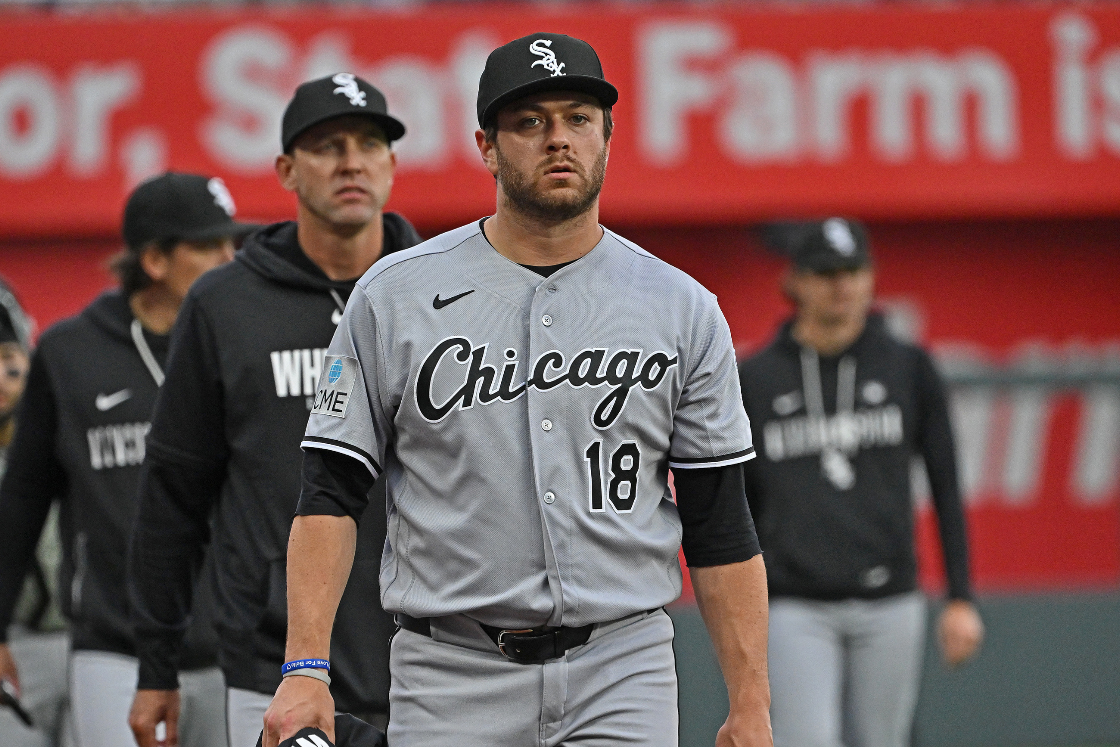 Chicago White Sox starting pitcher Anthony Kay (18) walks as we break down the White Sox vs. Blue Jays win probability.