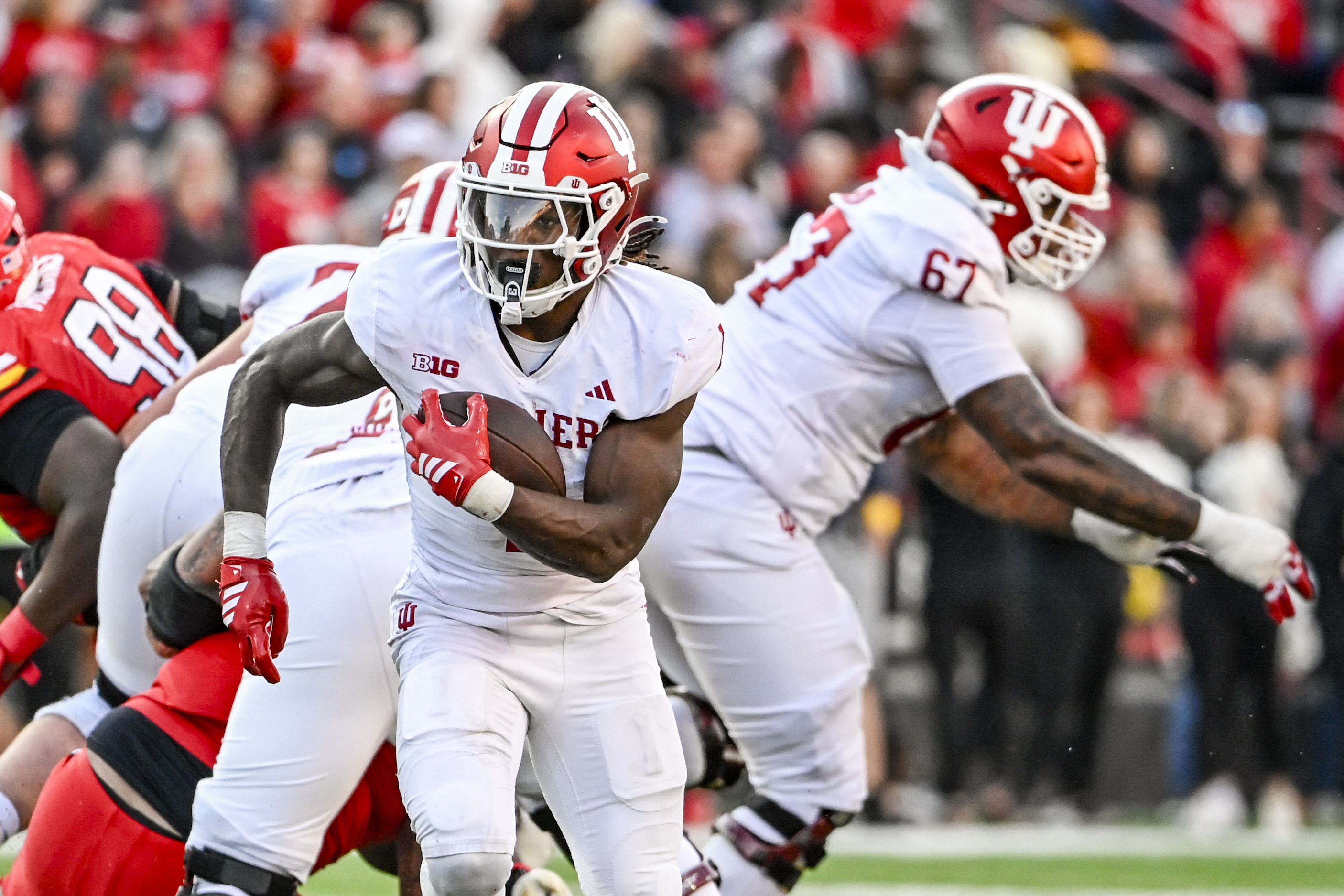 Indiana Hoosiers running back Roman Hemby (1) rushes as we break down our Oregon vs. Indiana player props for Peach Bowl.