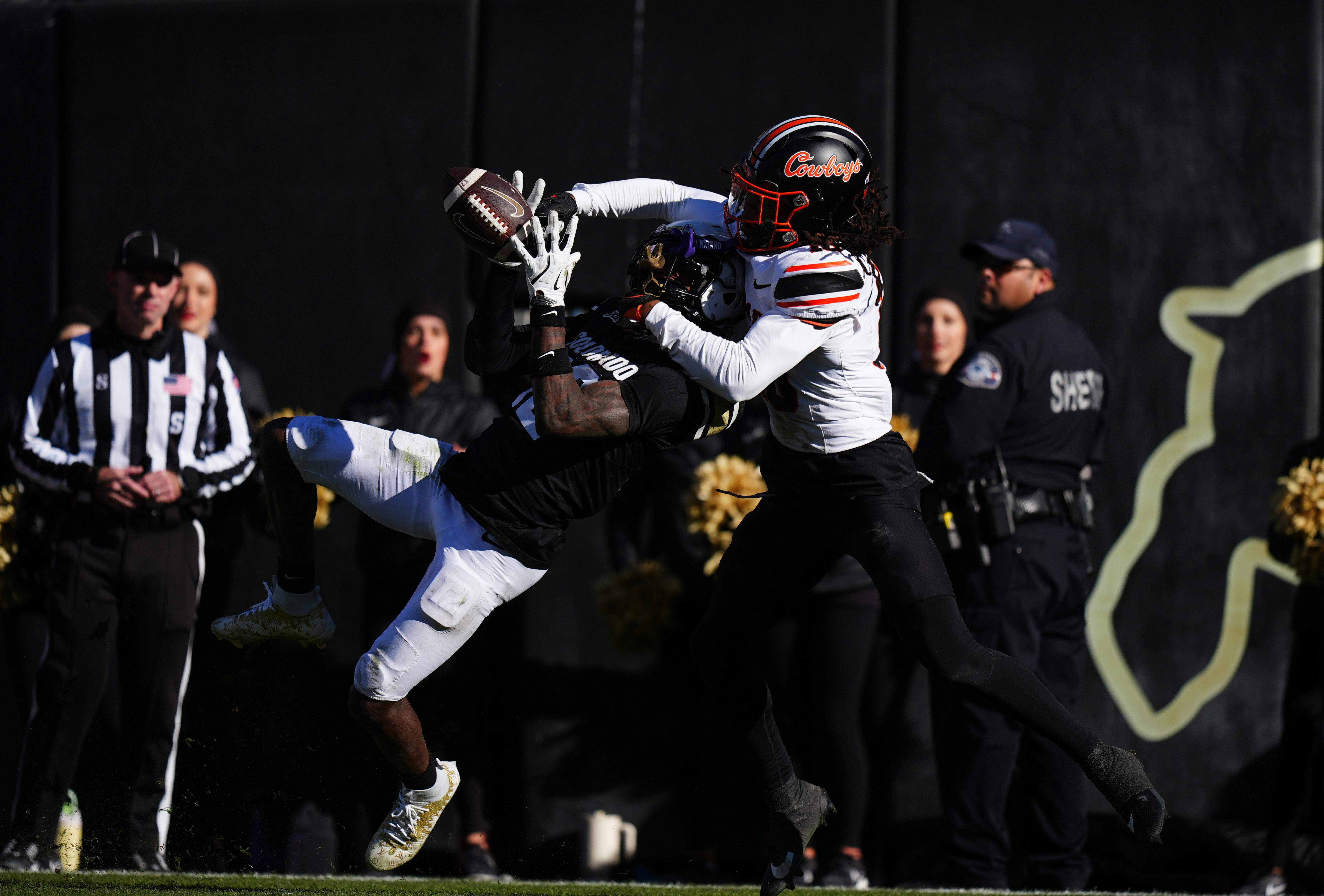 Colorado wide receiver Travis Hunter pulls in a touchdown against Oklahoma State. Hunter leads the Heisman Trophy odds.