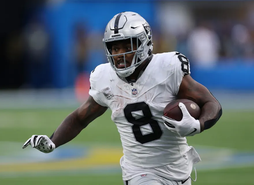 Josh Jacobs of the Las Vegas Raiders runs the ball as share our top Packers vs. Raiders prop bets for Monday Night Football.
