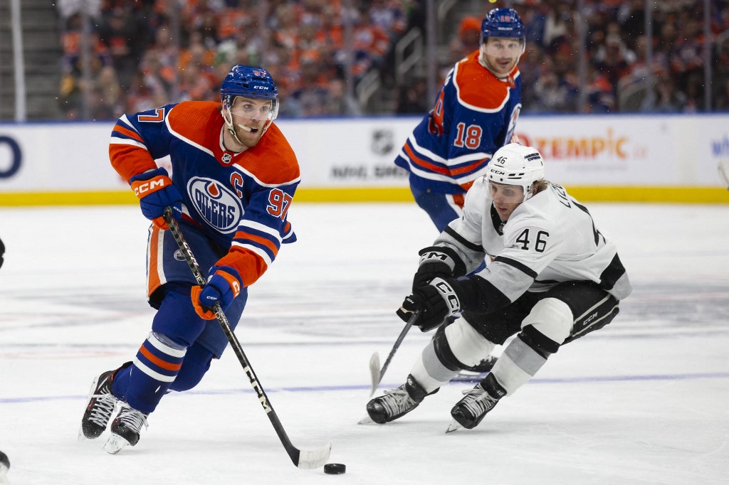 Oilers vs. Canucks Predictions & Odds: Wednesday's NHL Playoffs Expert Picks