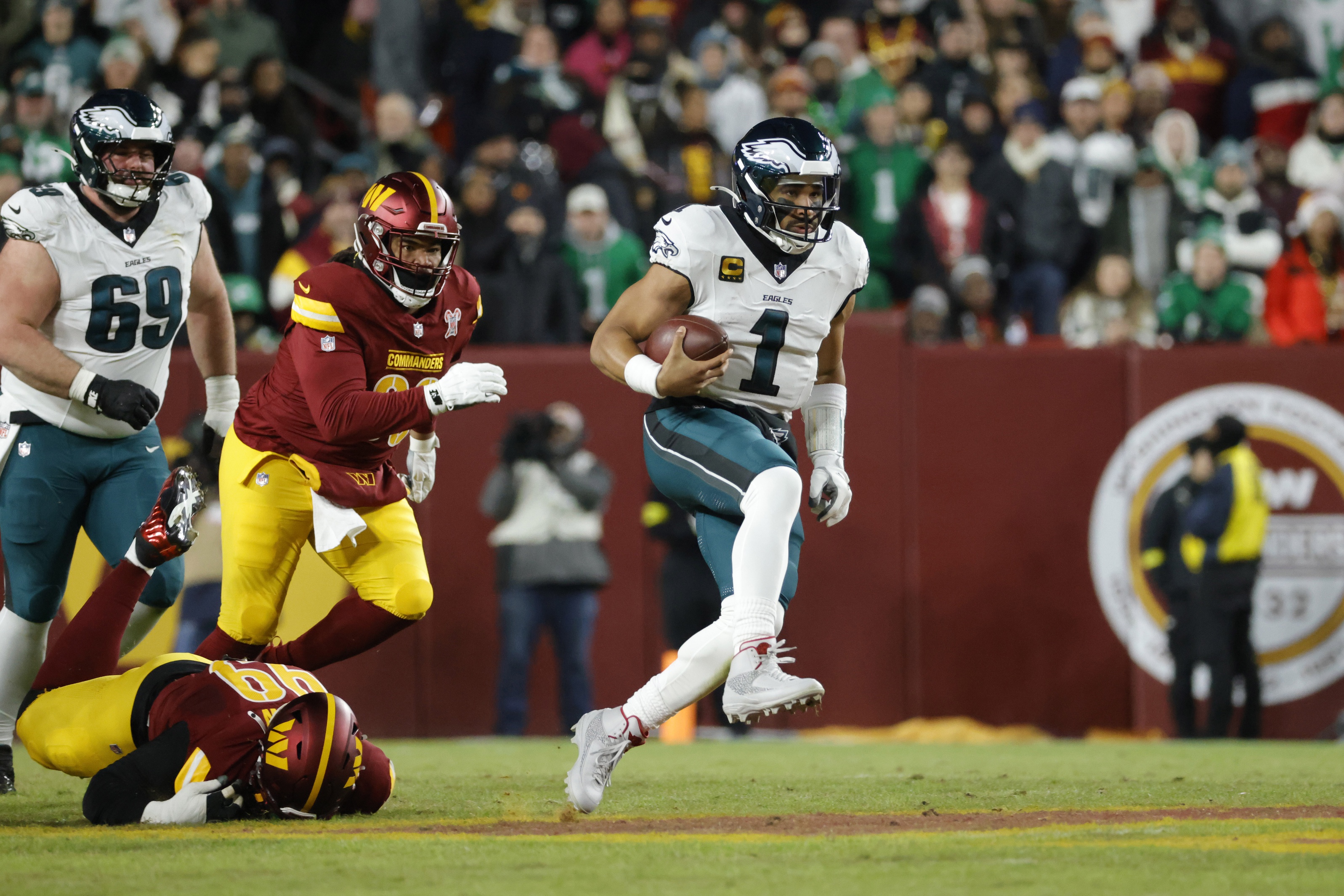 Jalen Hurts carries the ball as we offer our NFL picks against the spread for Week 17. 