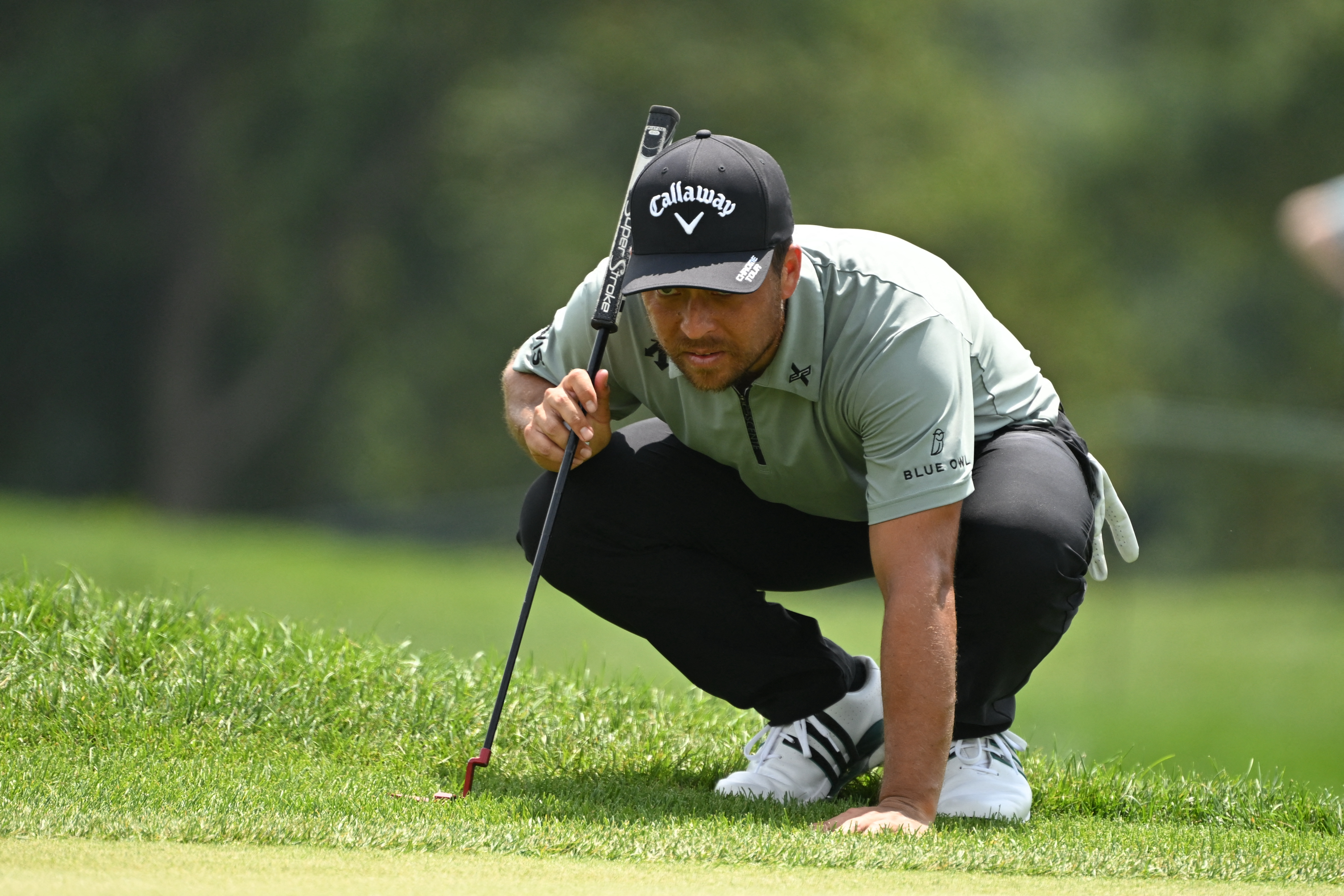 Xander Schauffele lines up a putt as we look at the Farmers Insurance Open odds