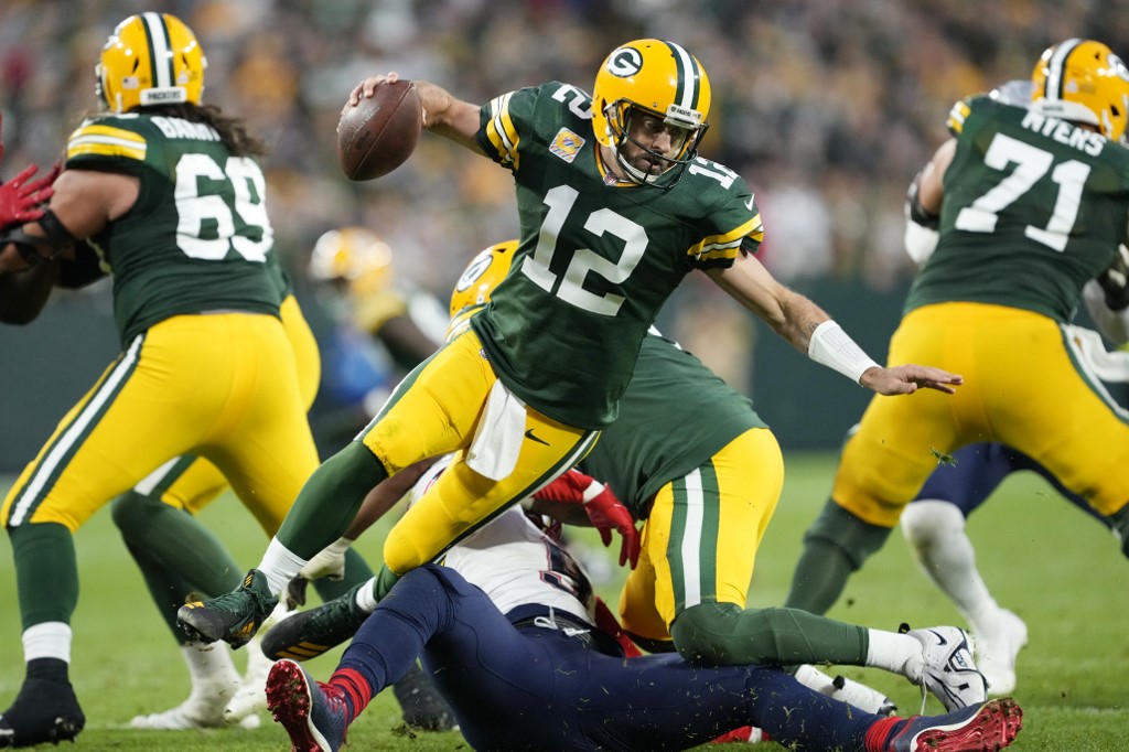Sunday Night Football Same Game Parlay Picks, Predictions: Negative Game  Script for Packers Stars