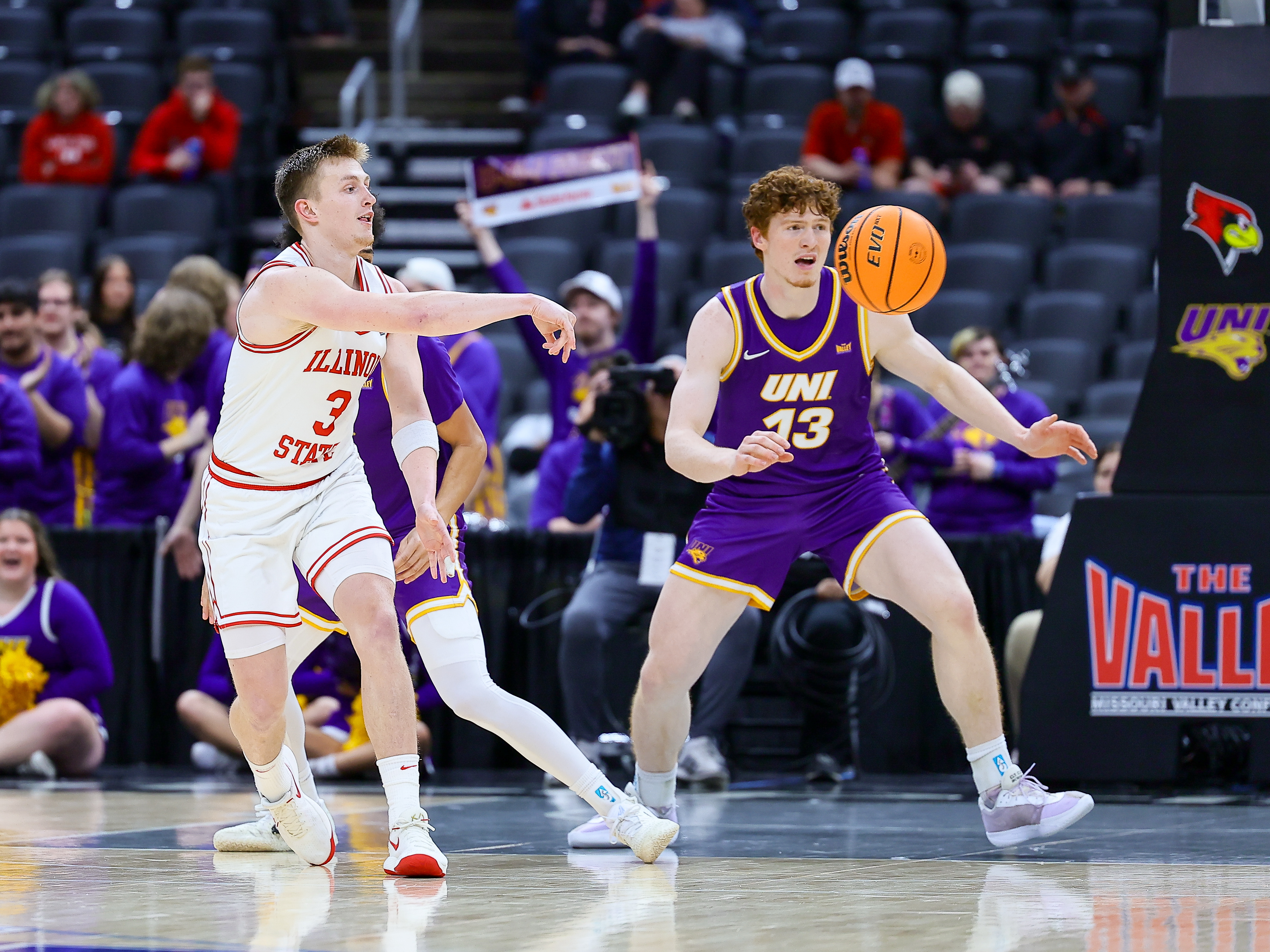 Illinois State guard Mason Klabo (3) passes the ball as we break down our Illinois State vs. Auburn prediction & parlay.