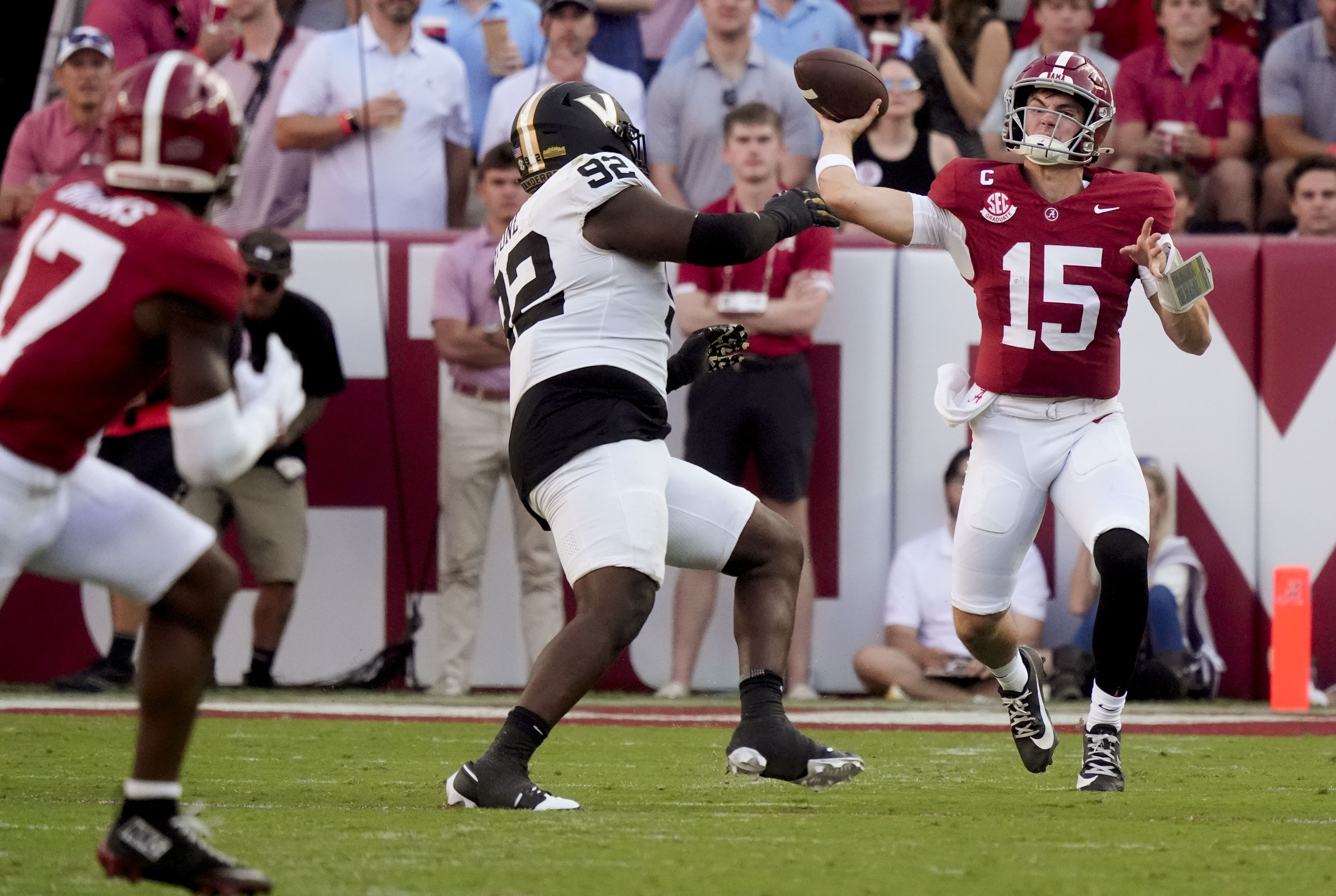Heisman Trophy odds 2025: Dante Moore Leads as Simpson, Beck Close Gap After Week 6