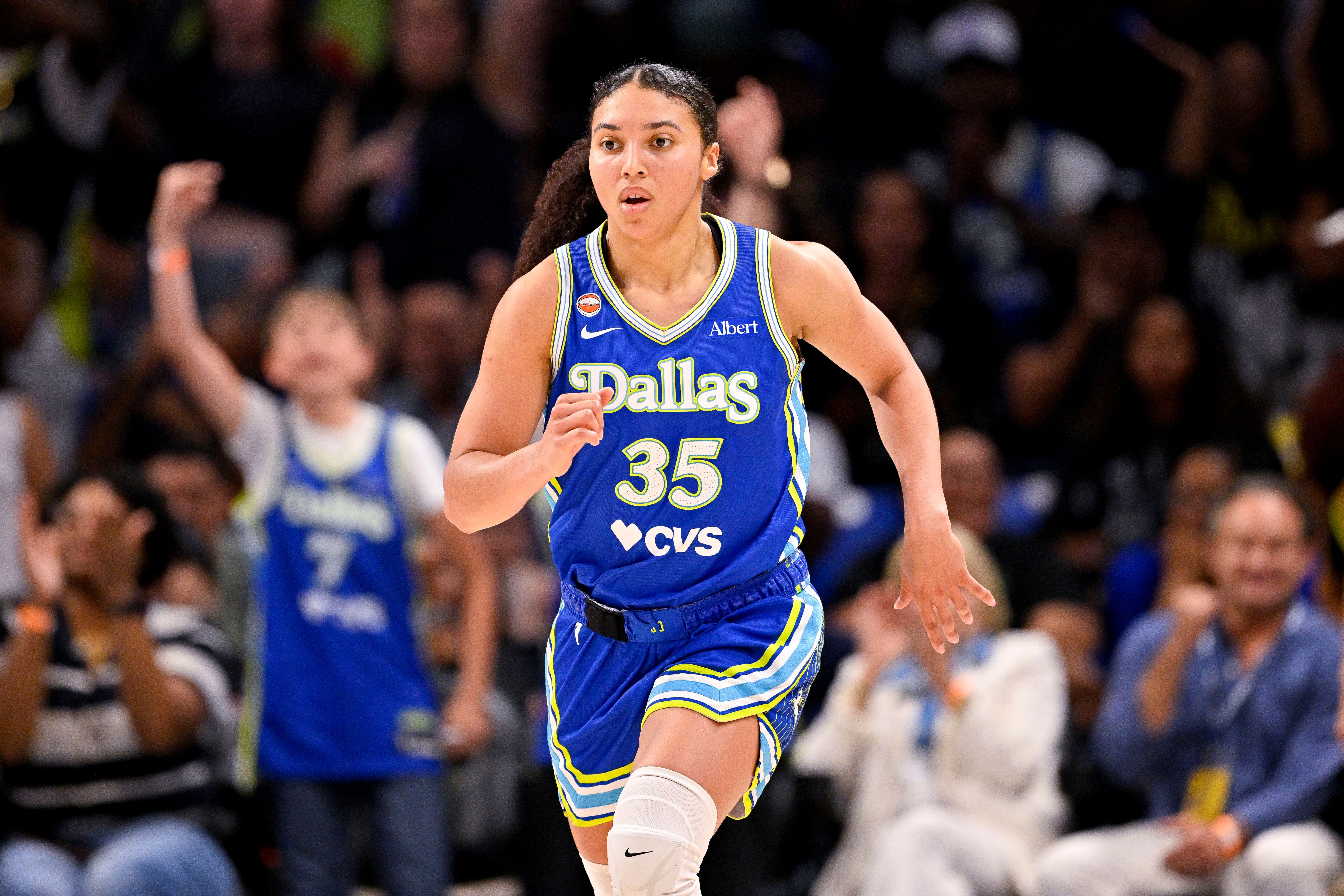 Dallas Wings guard Azzi Fudd in action as we make our best Sun vs. Wings predictions.