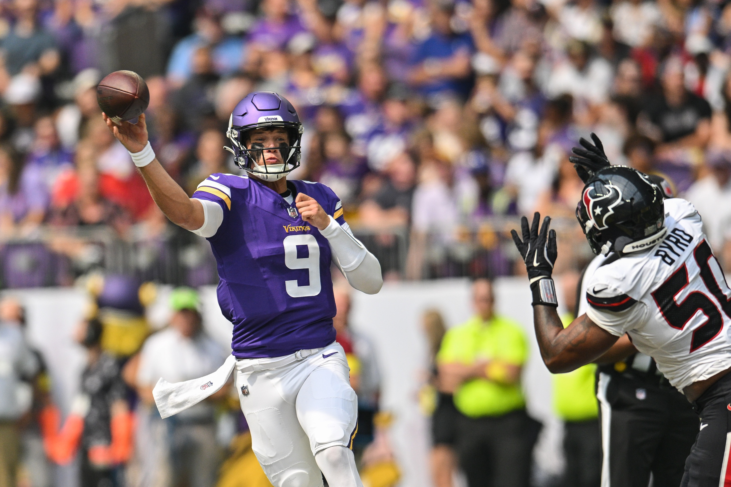 Vikings vs. Bears Early Predictions, Picks & Odds for MNF Week 1