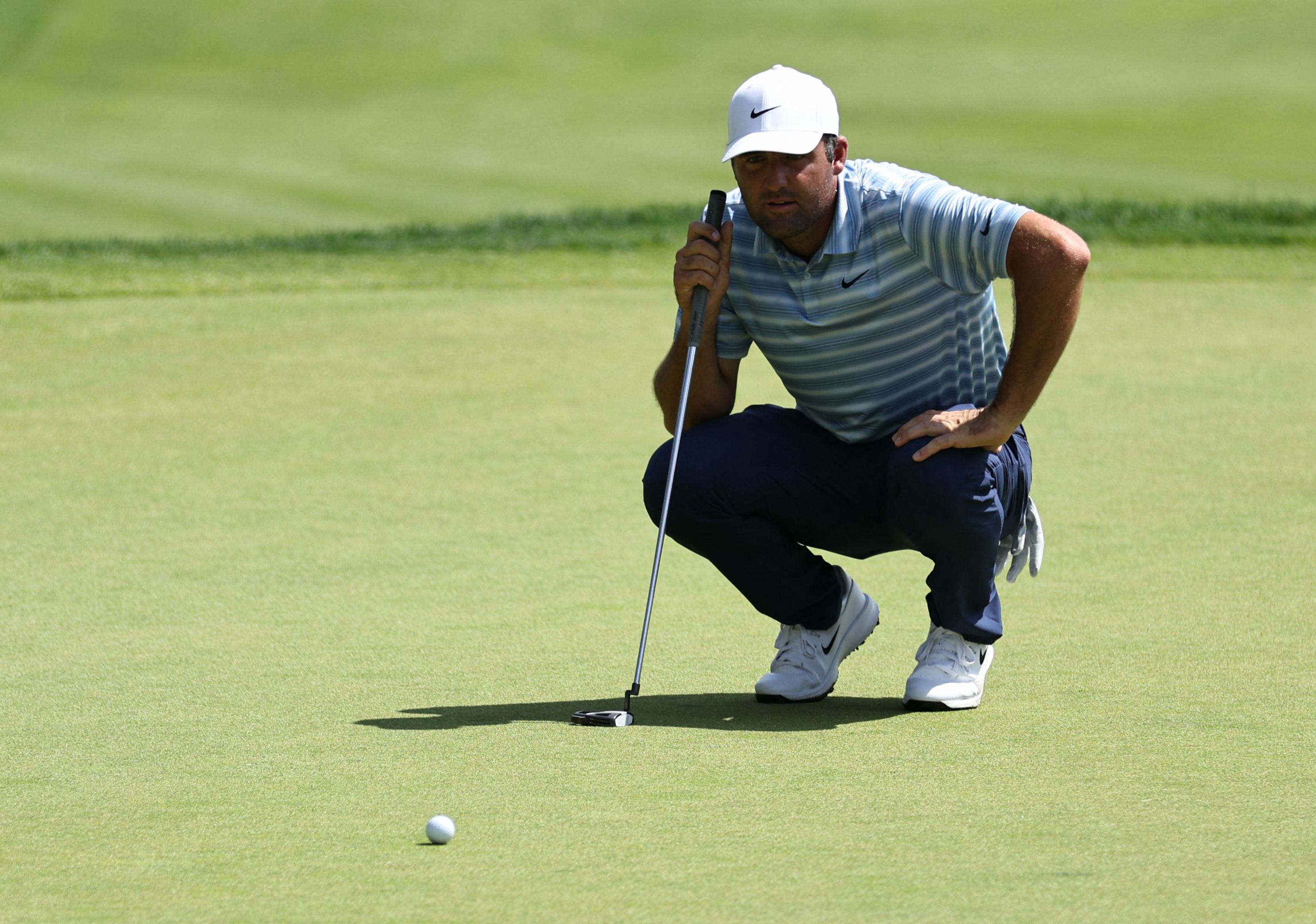 Scottie Scheffler lines up putt on the 18th green as he is favored in our Genesis Scottish Open odds.