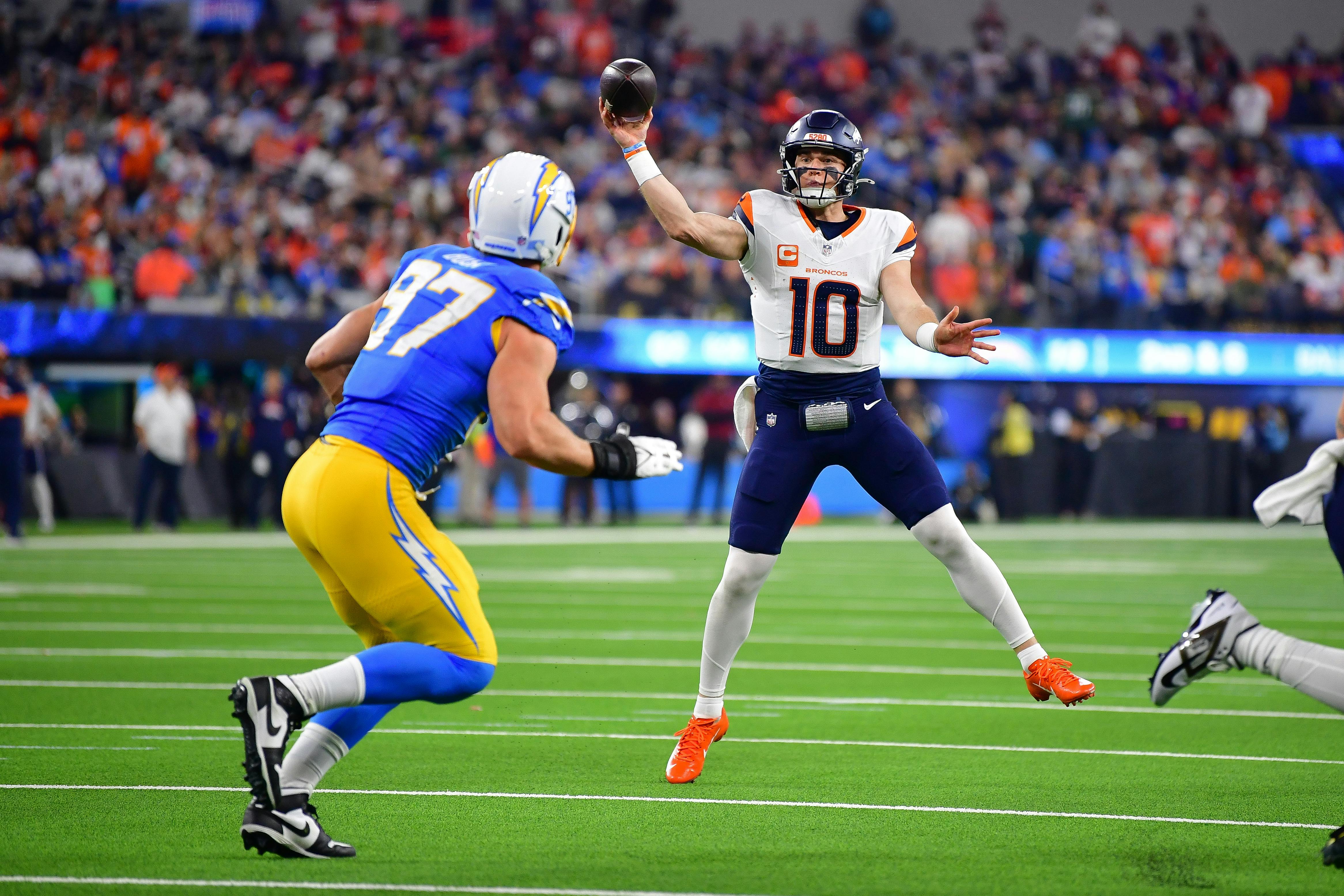 Denver Broncos quarterback Bo Nix throws against the Los Angeles Chargers as we analyze the 2024-25 Offensive Rookie of the Year odds. 