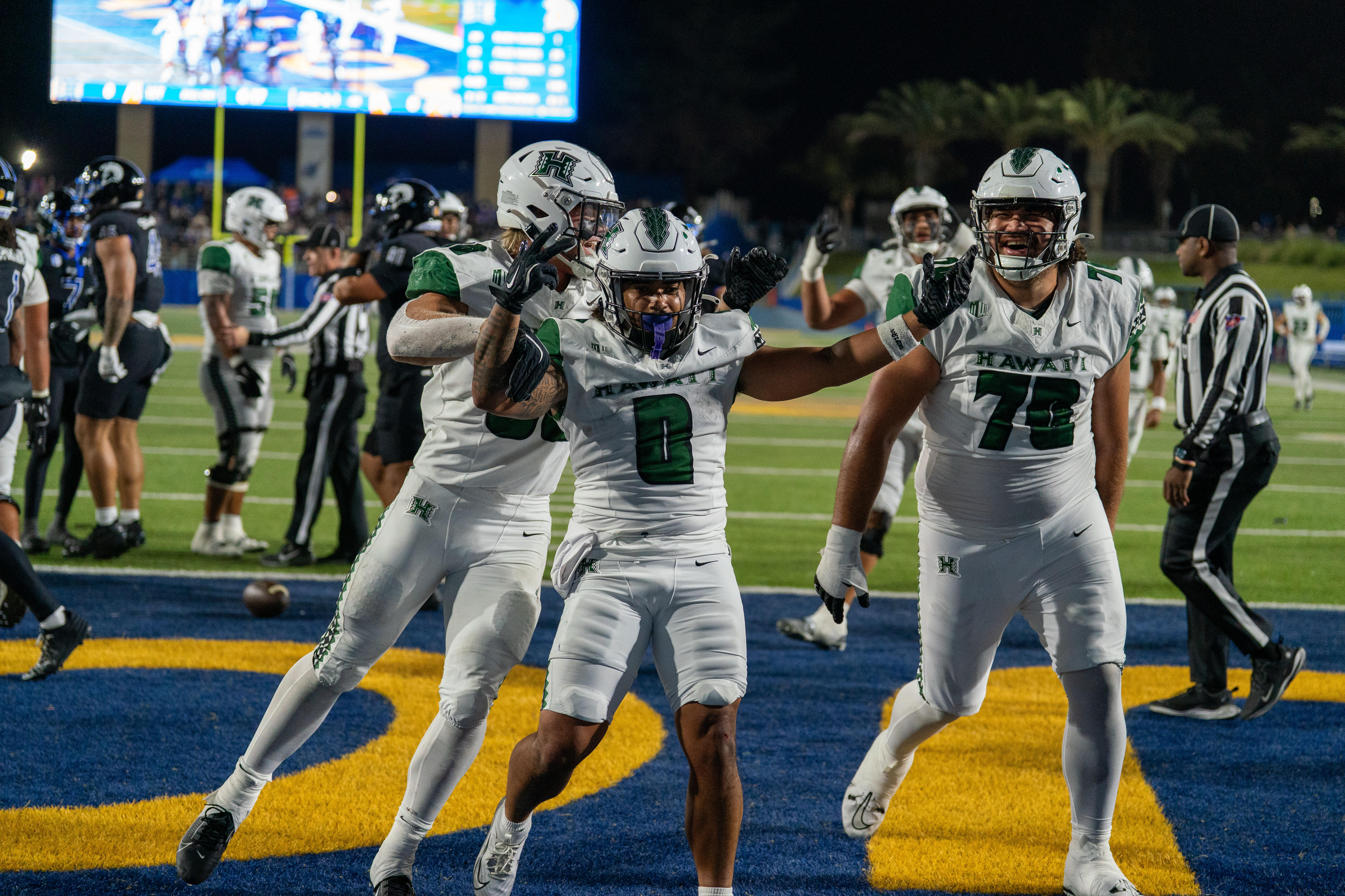 Hawaii running backs Cam Barfield (0) and Landon Sims (30) are key to our Cal vs. Hawaii predictions for the Hawaii Bowl.