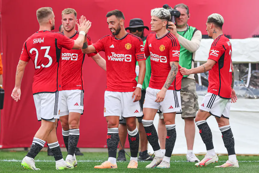 Manchester United midfielder Bruno Fernandes celebrates his goal against Arsenal.