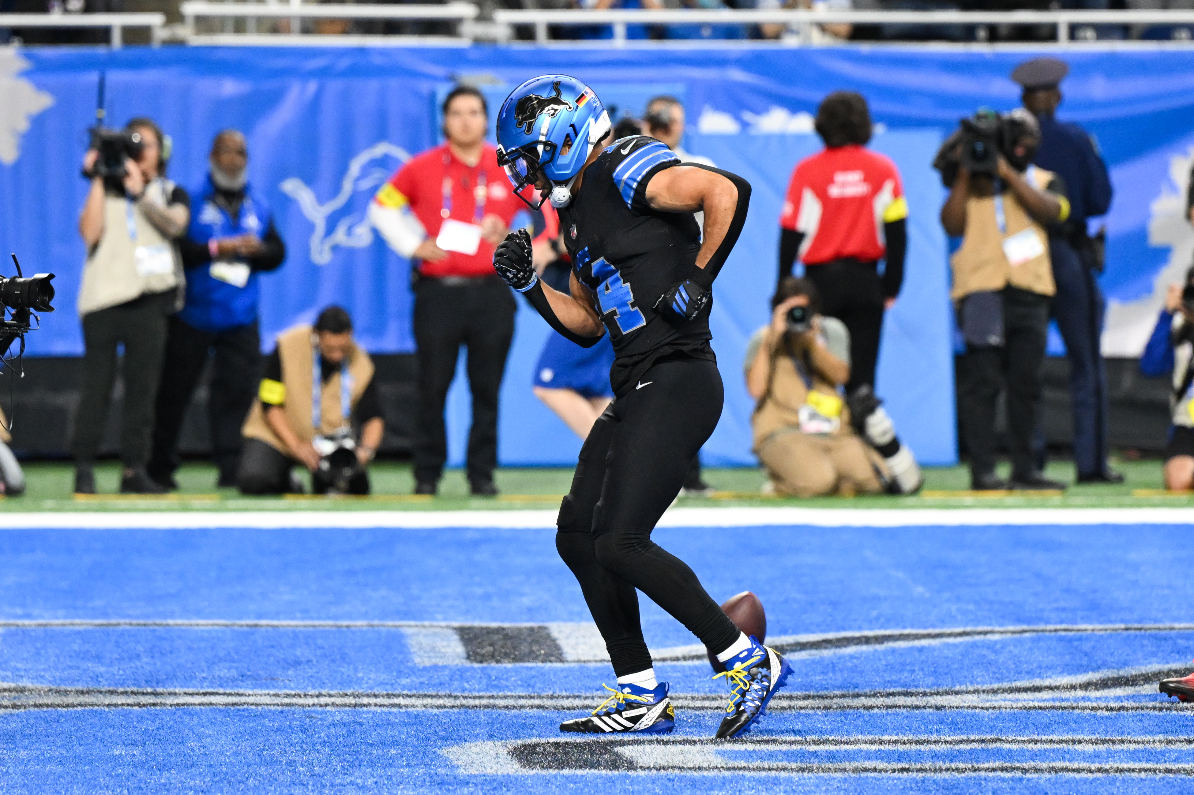 First Touchdown Scorer Predictions for Thanksgiving: Best Bets to Score 1st TD