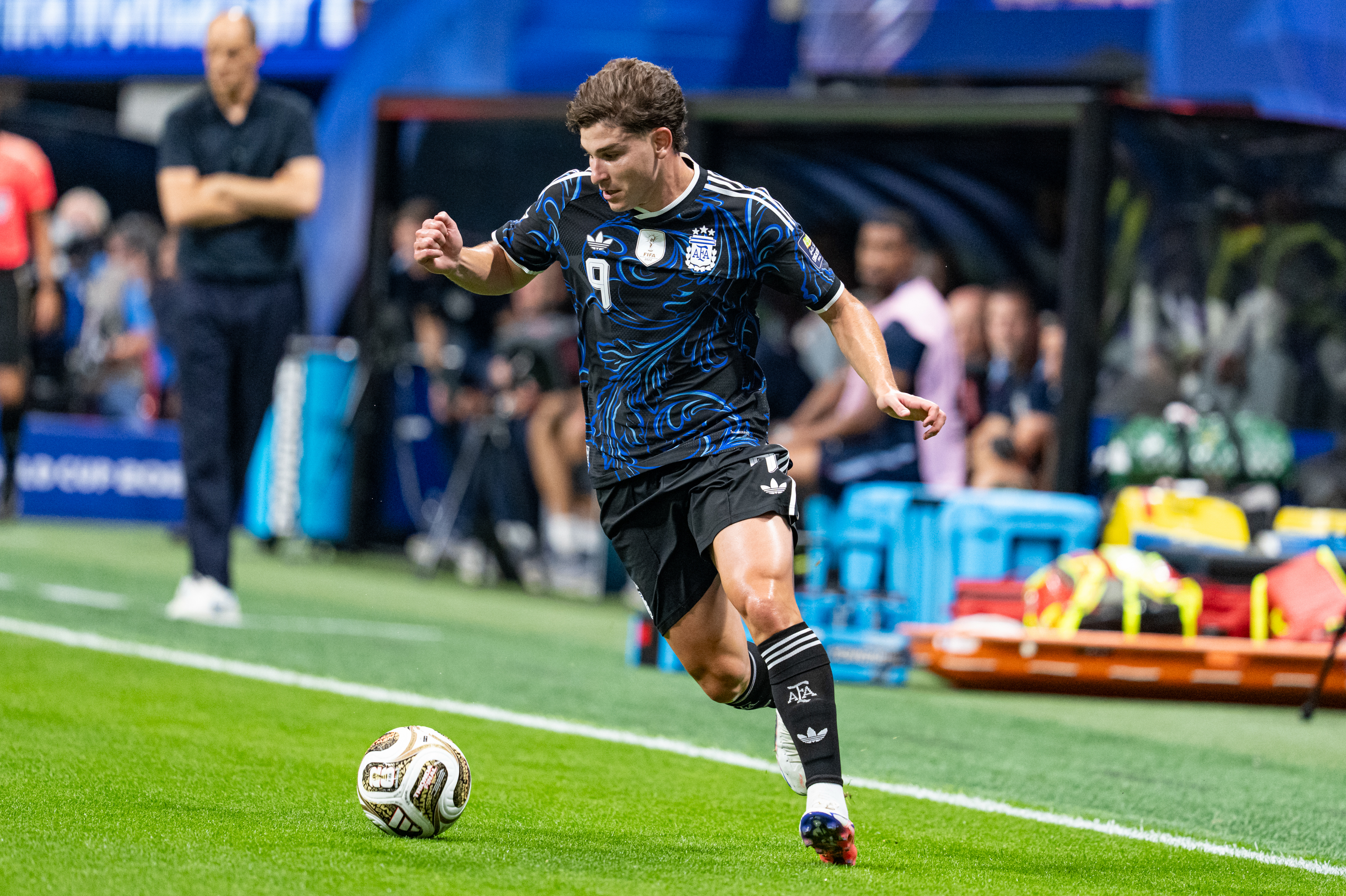 Julian Alvarez of Argentina controls the ball as we make our best Spain vs. Argentina goal scorer predictions.