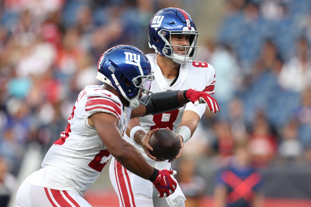 New York Giants v New England Patriots