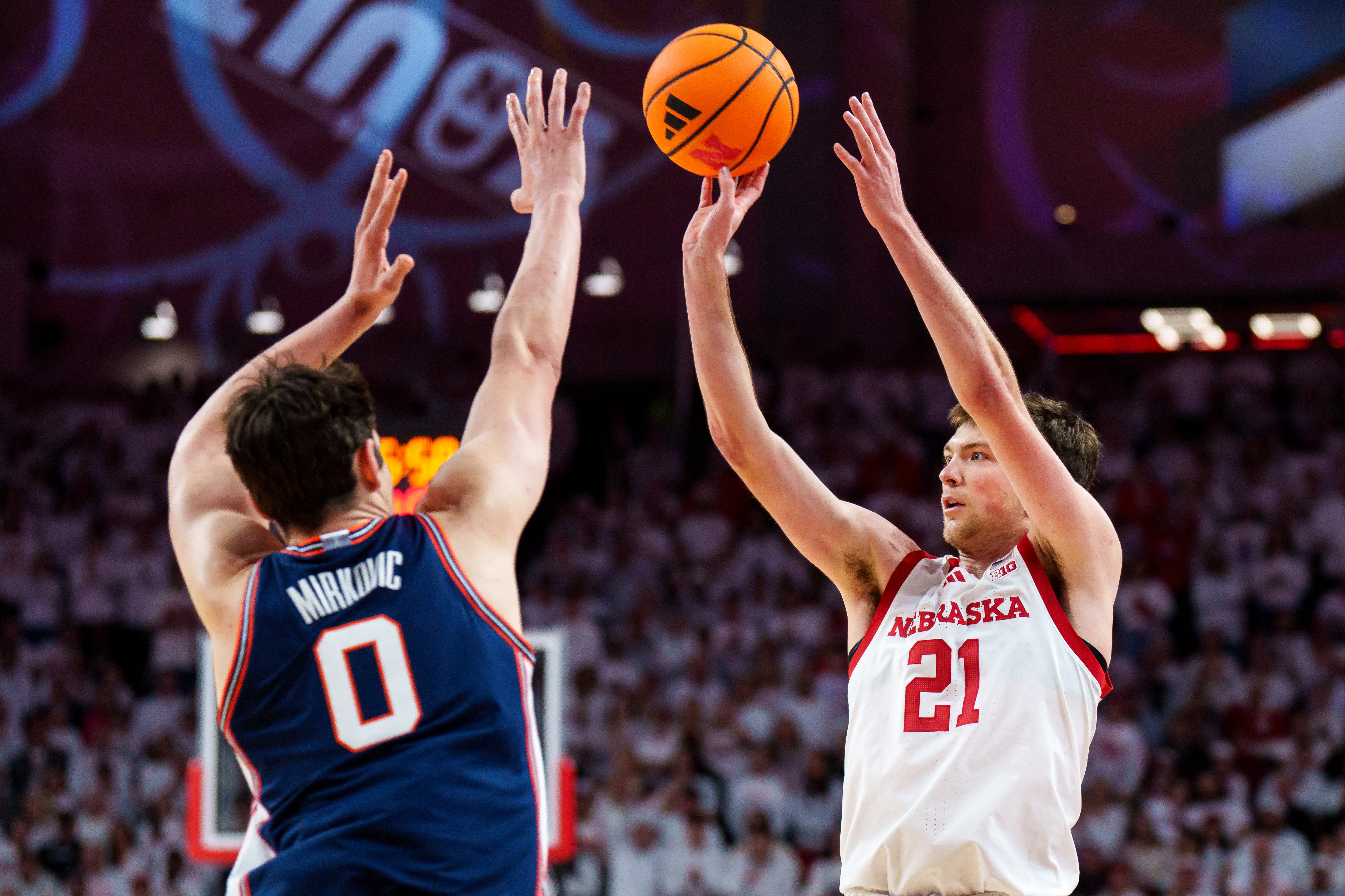  Nebraska Cornhuskers forward Pryce Sandfort takes a 3-point shot as we make our best Troy vs. Nebraska prediction.