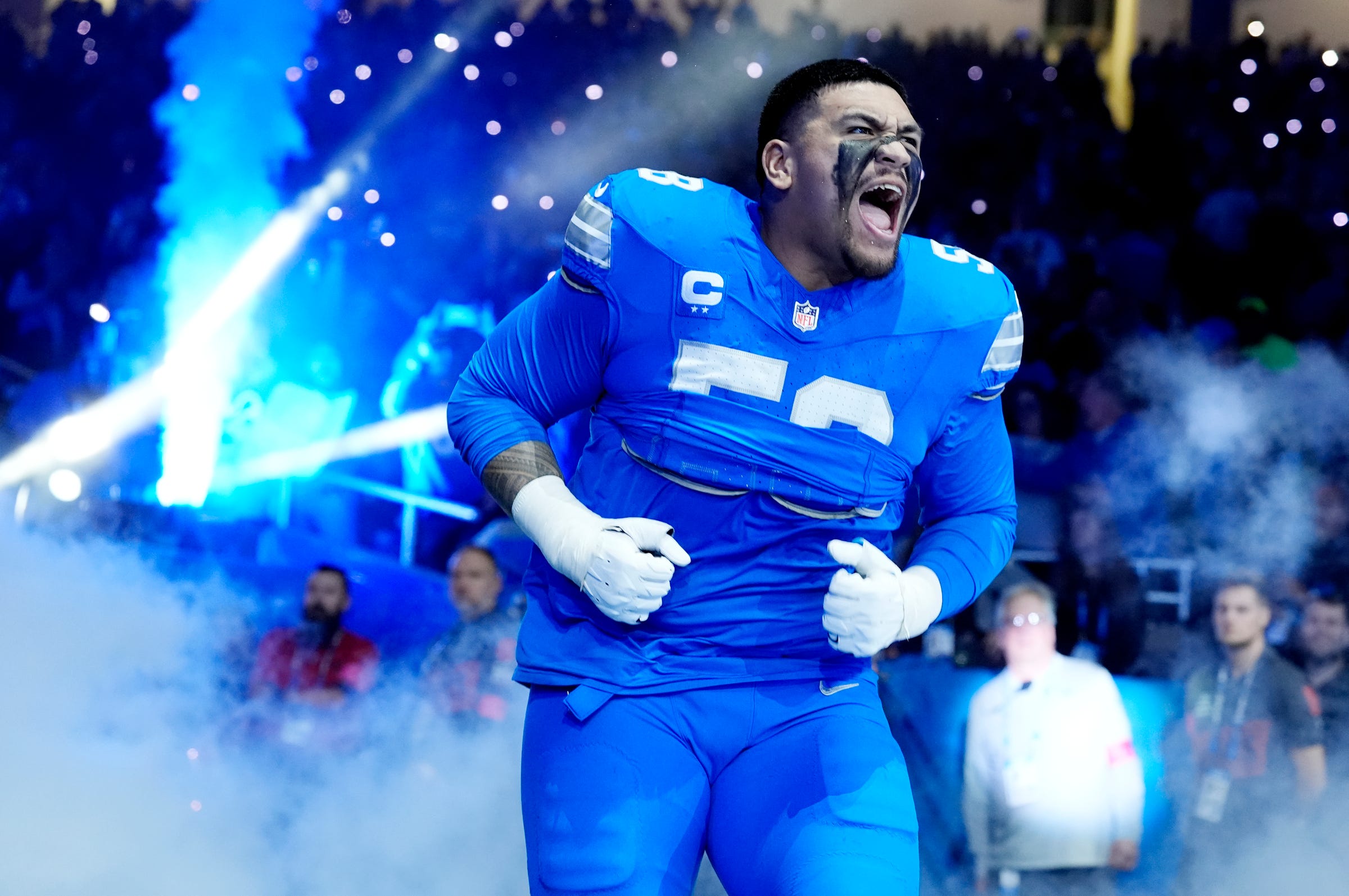 NFL Protector of the Year Odds 2025-26: Sewell, Johnson, Williams Early Favorites