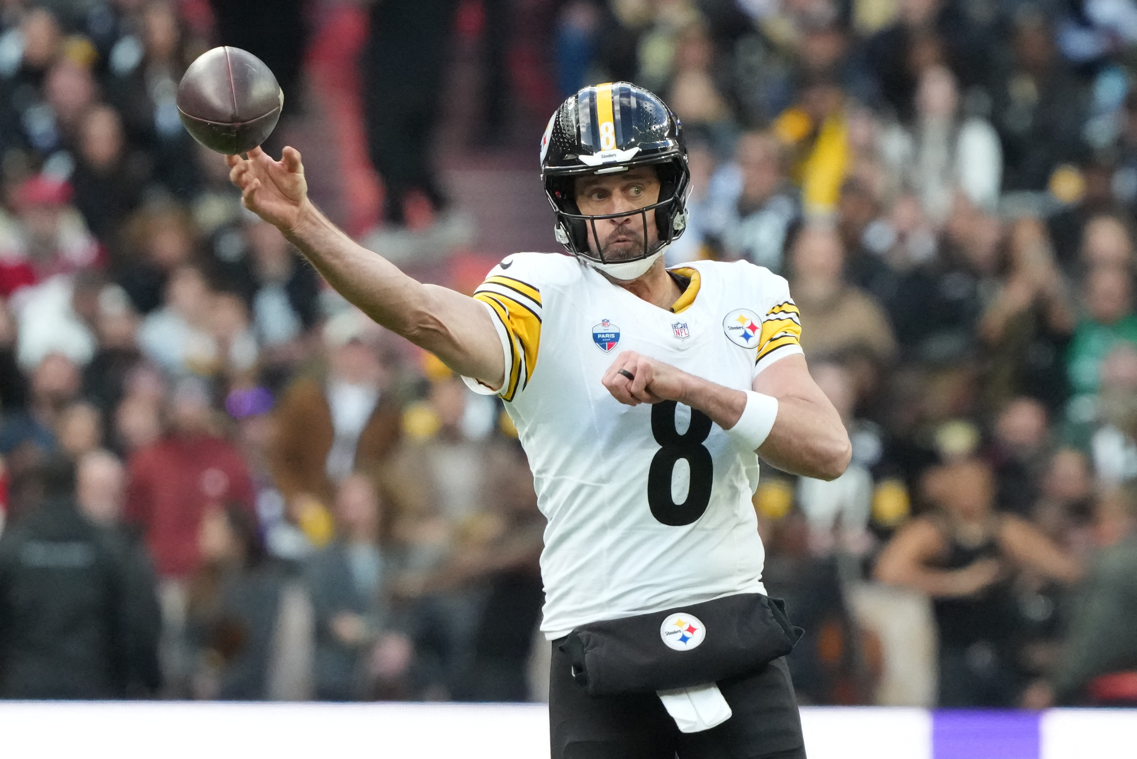 Pittsburgh Steelers quarterback Aaron Rodgers passes the ball as we make our best Browns vs. Steelers prediction.