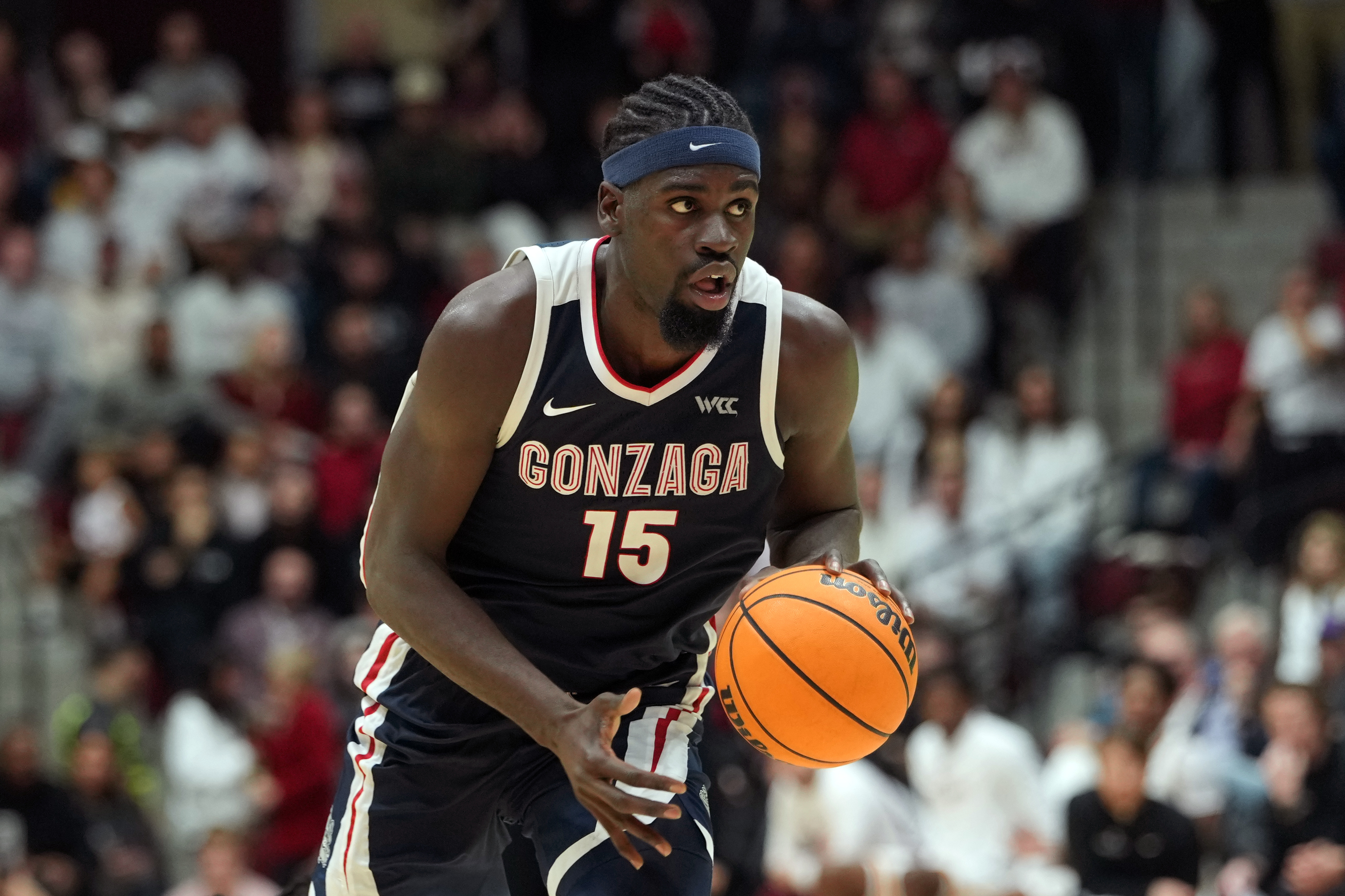 Gonzaga Bulldogs forward Graham Ike (15), seen here dribbling during a game, is featured in our Santa Clara vs. Gonzaga prediction tonight.
