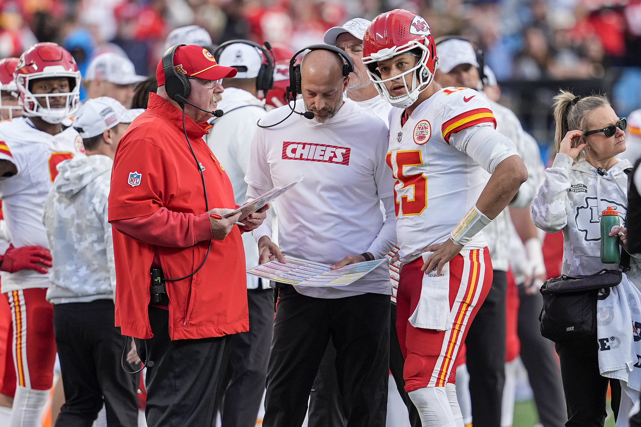 Raiders vs. Chiefs Early Picks, Predictions & Odds for Black Friday Week 13