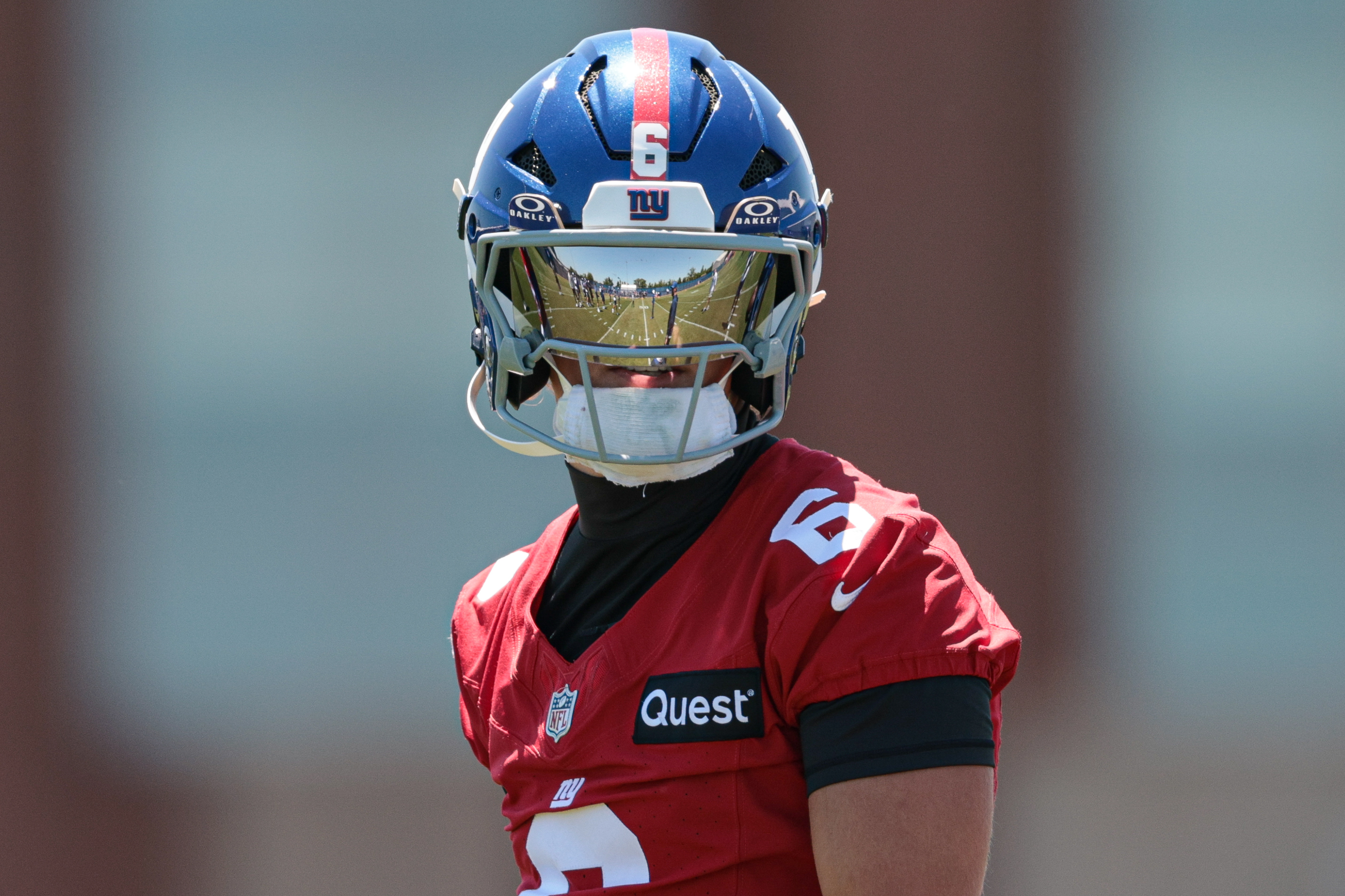 New York Giants quarterback Jaxson Dart (6) throws the ball as we break down our Vikings vs. Giants prediction.