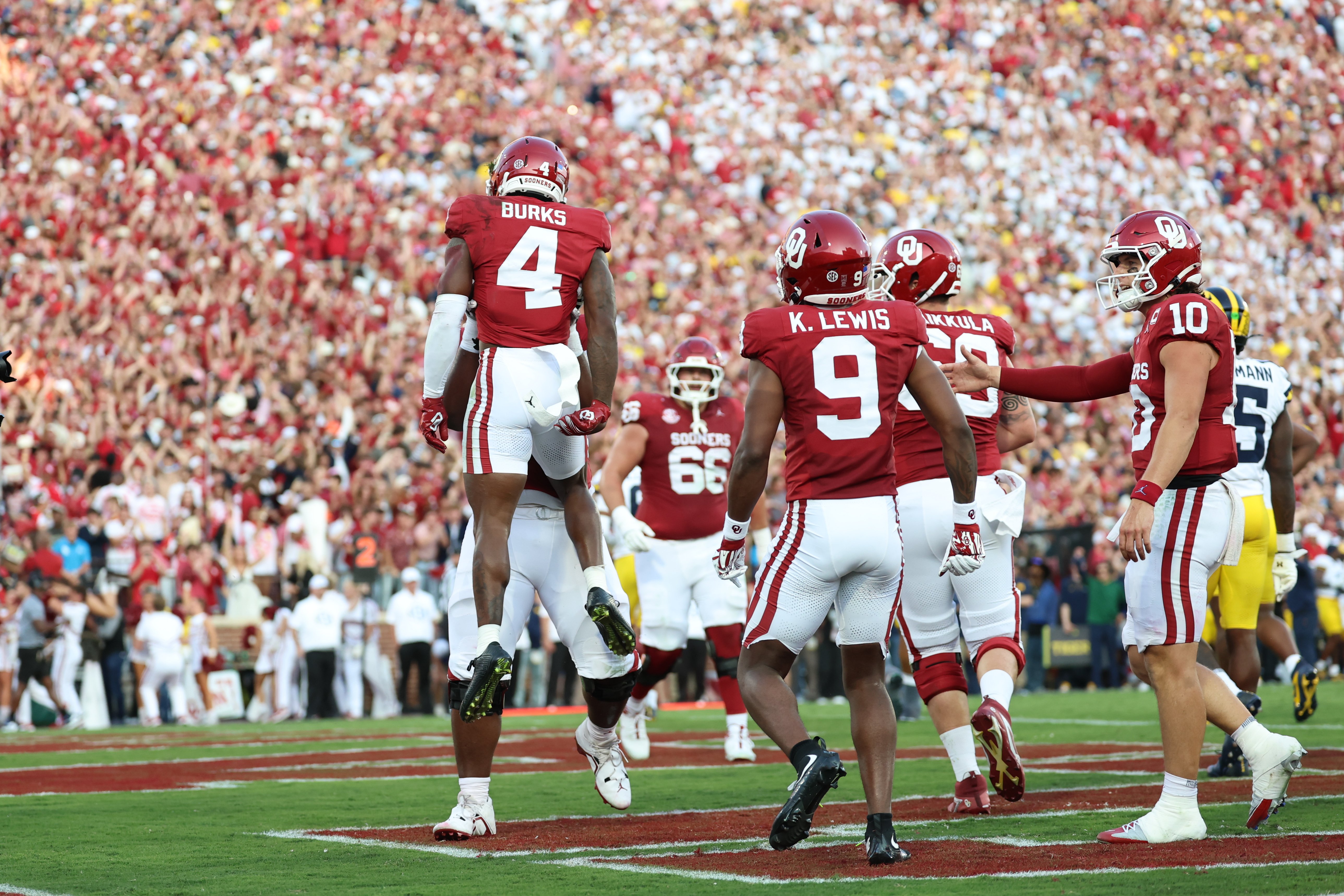 College Football National Championship Odds: Oregon, Oklahoma Surging in Big Ten, SEC